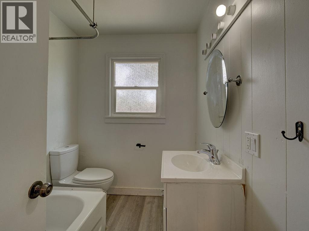 5724 Porpoise Bay Road Property Photo 19