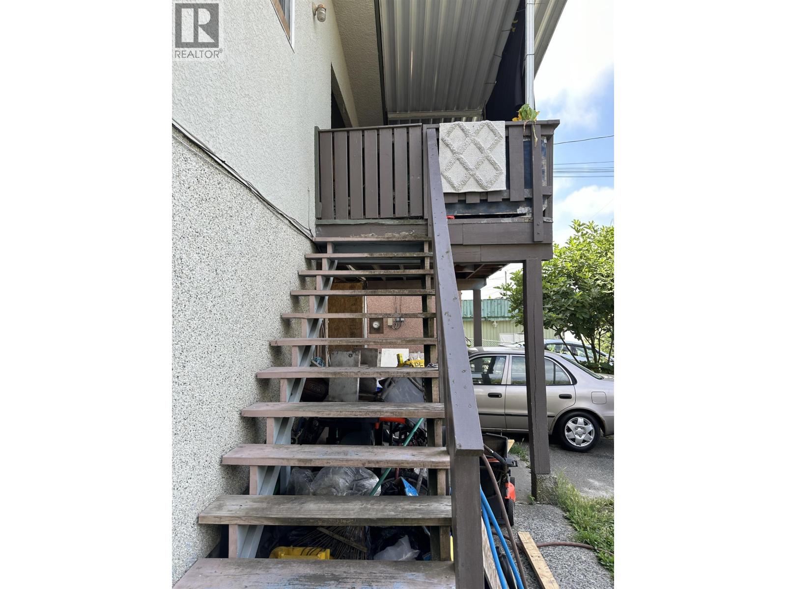 6915 Beatrice Street Property Photo 5