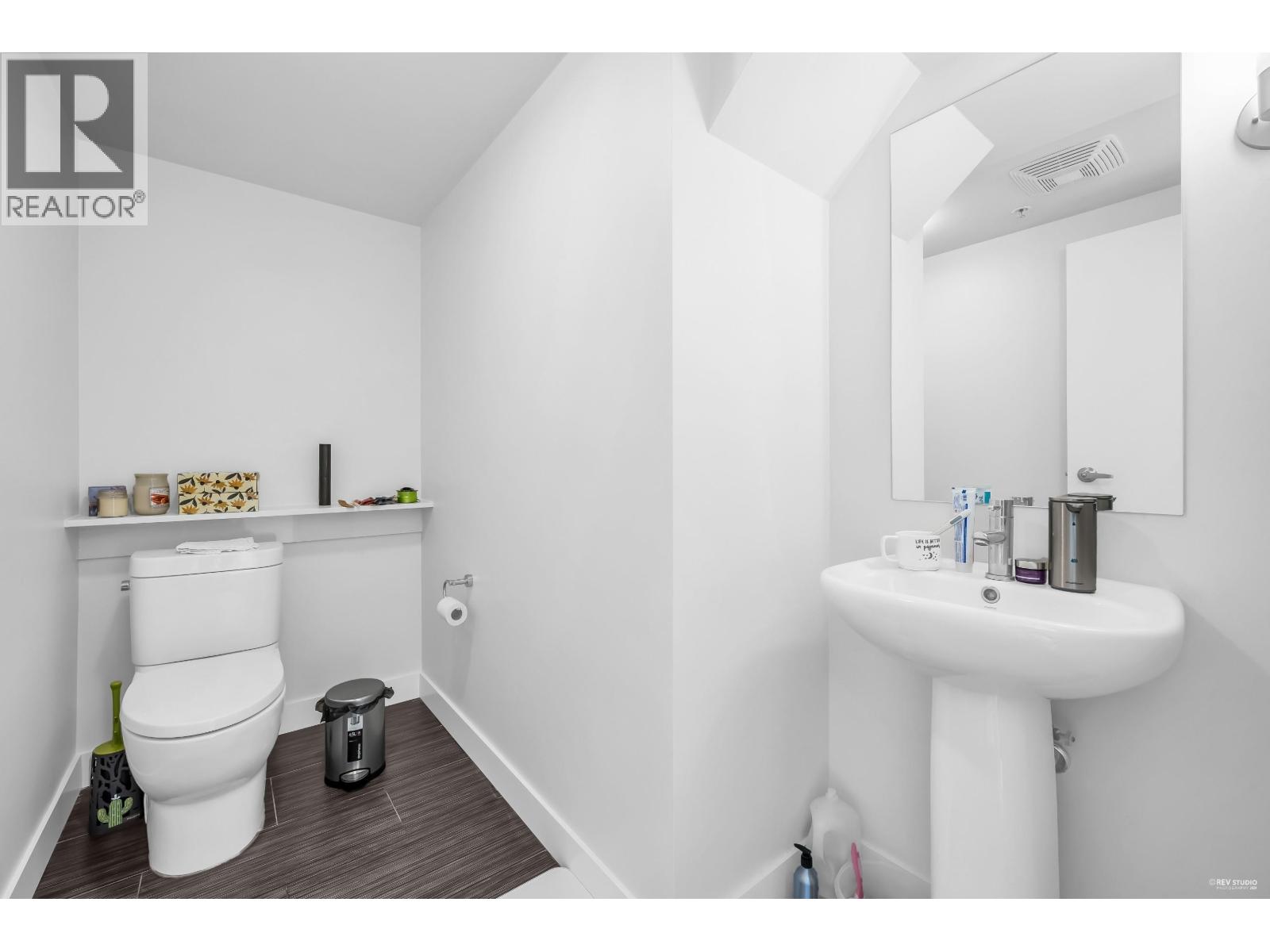 3005 8080 Granville Avenue Property Photo 11