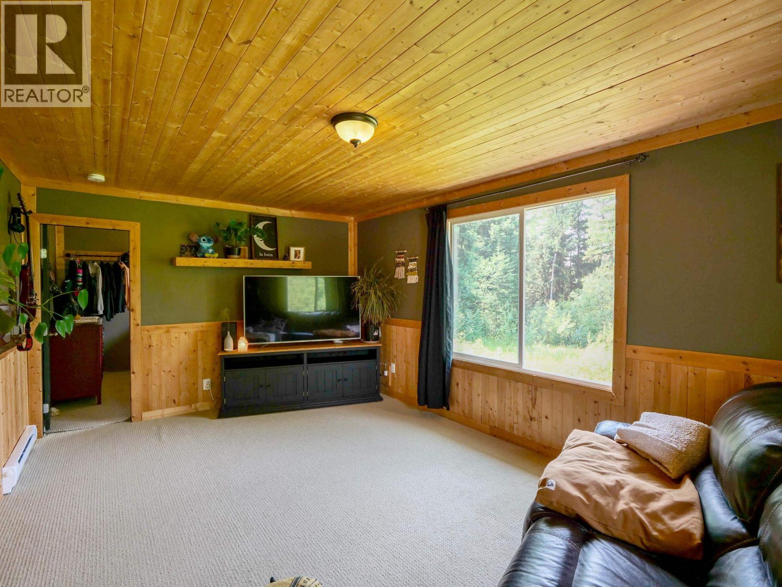 3861 Hillcrest Road Property Photo 4
