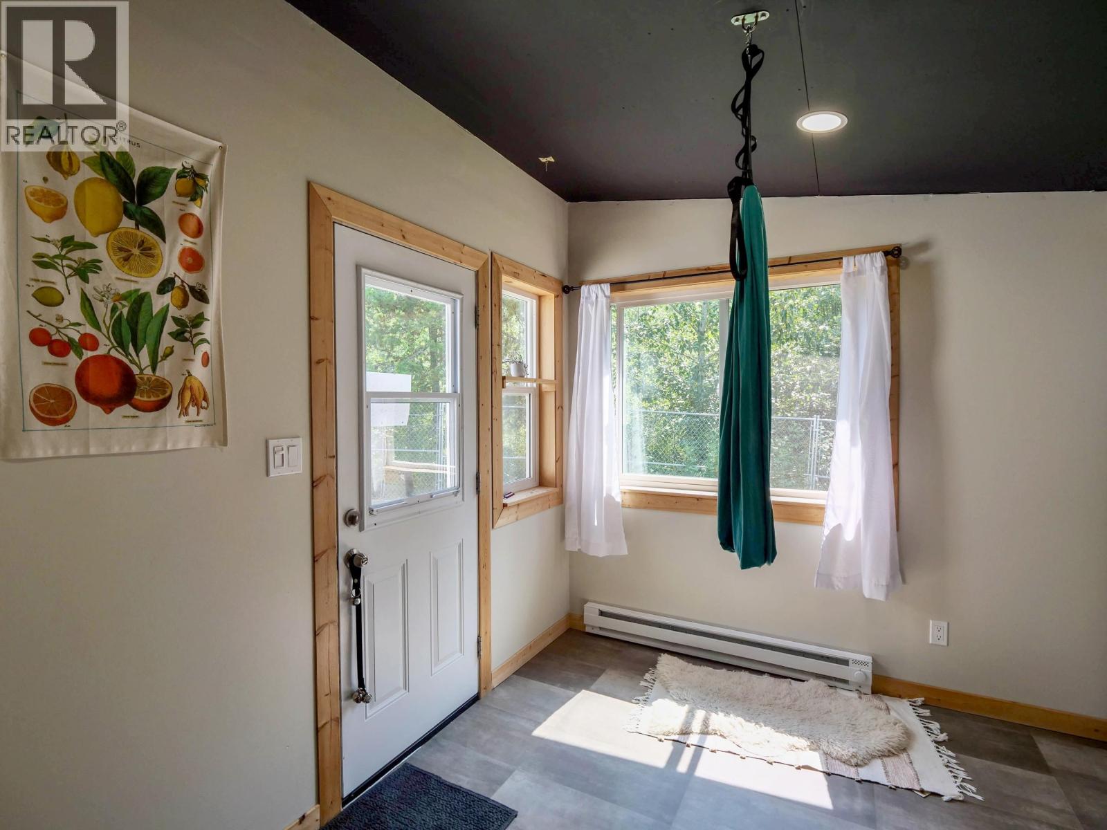 3861 Hillcrest Road Property Photo 5