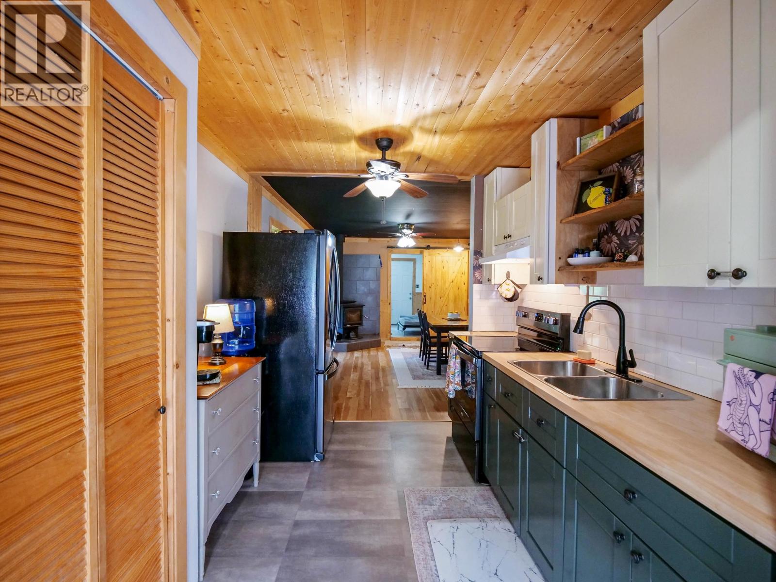 3861 Hillcrest Road Property Photo 7