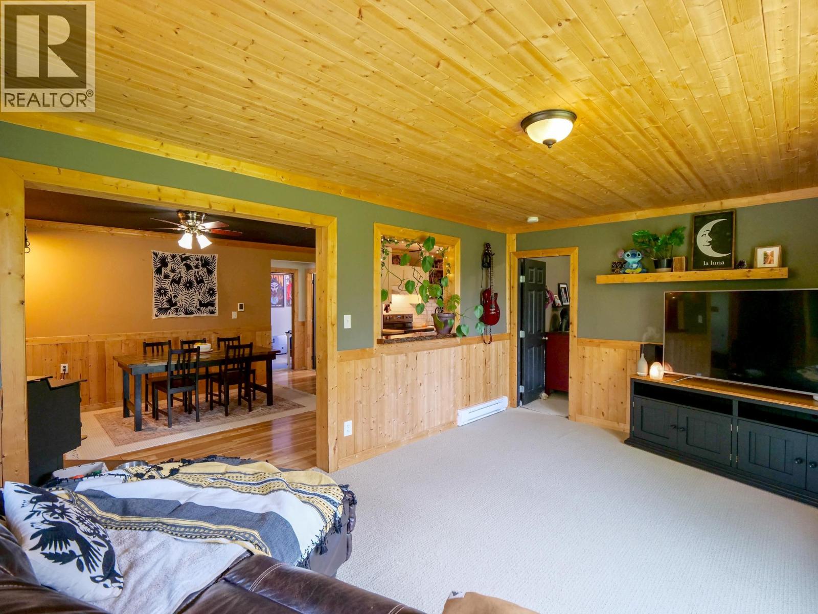 3861 Hillcrest Road Property Photo 13