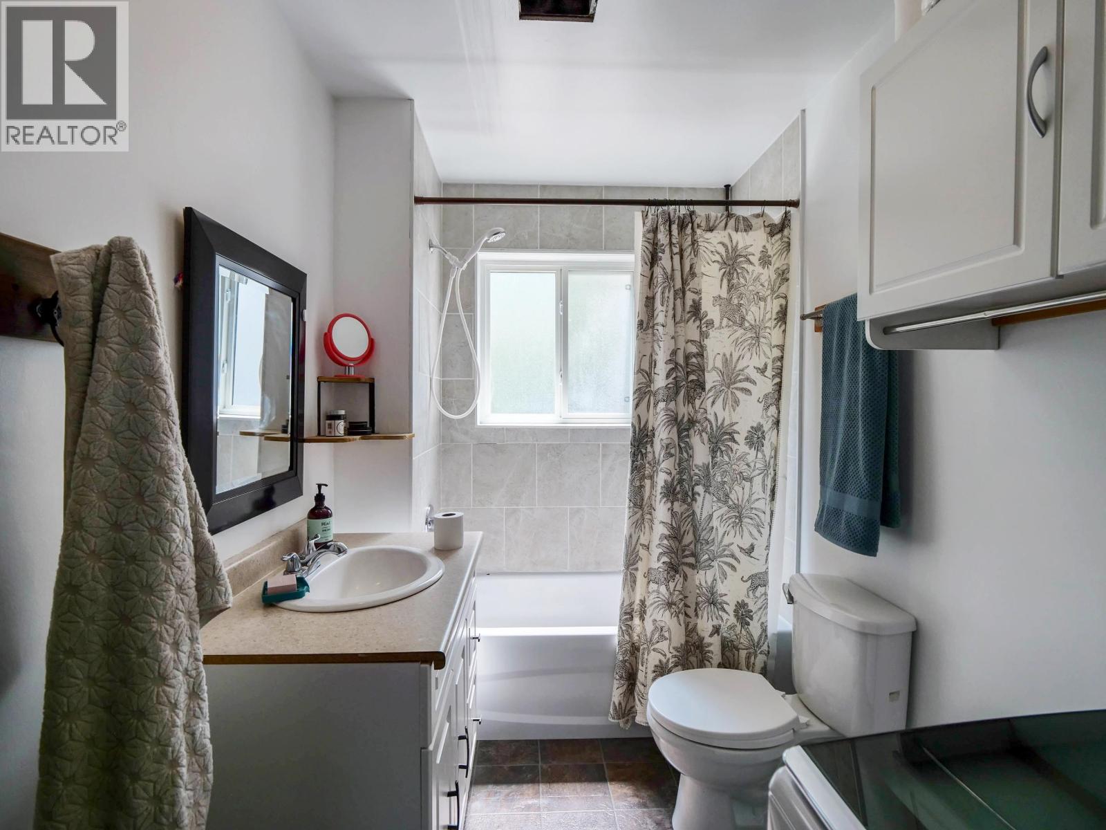 3861 Hillcrest Road Property Photo 17