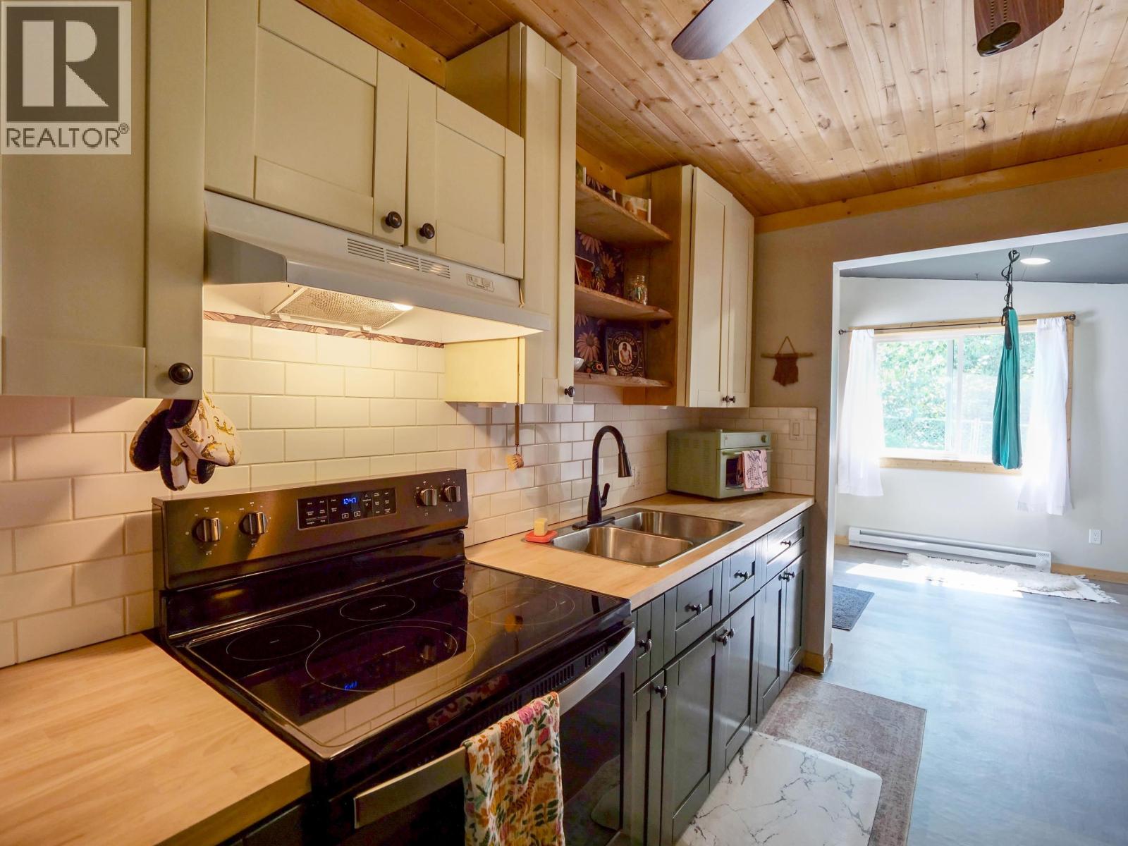 3861 Hillcrest Road Property Photo 20