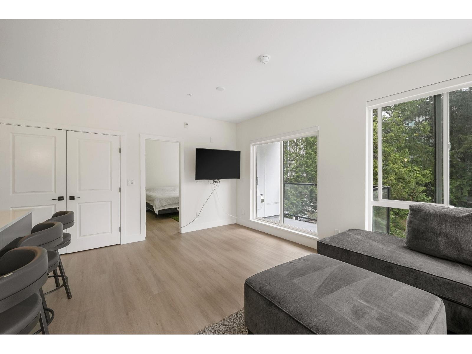 317 3528 146a Street Property Photo 8