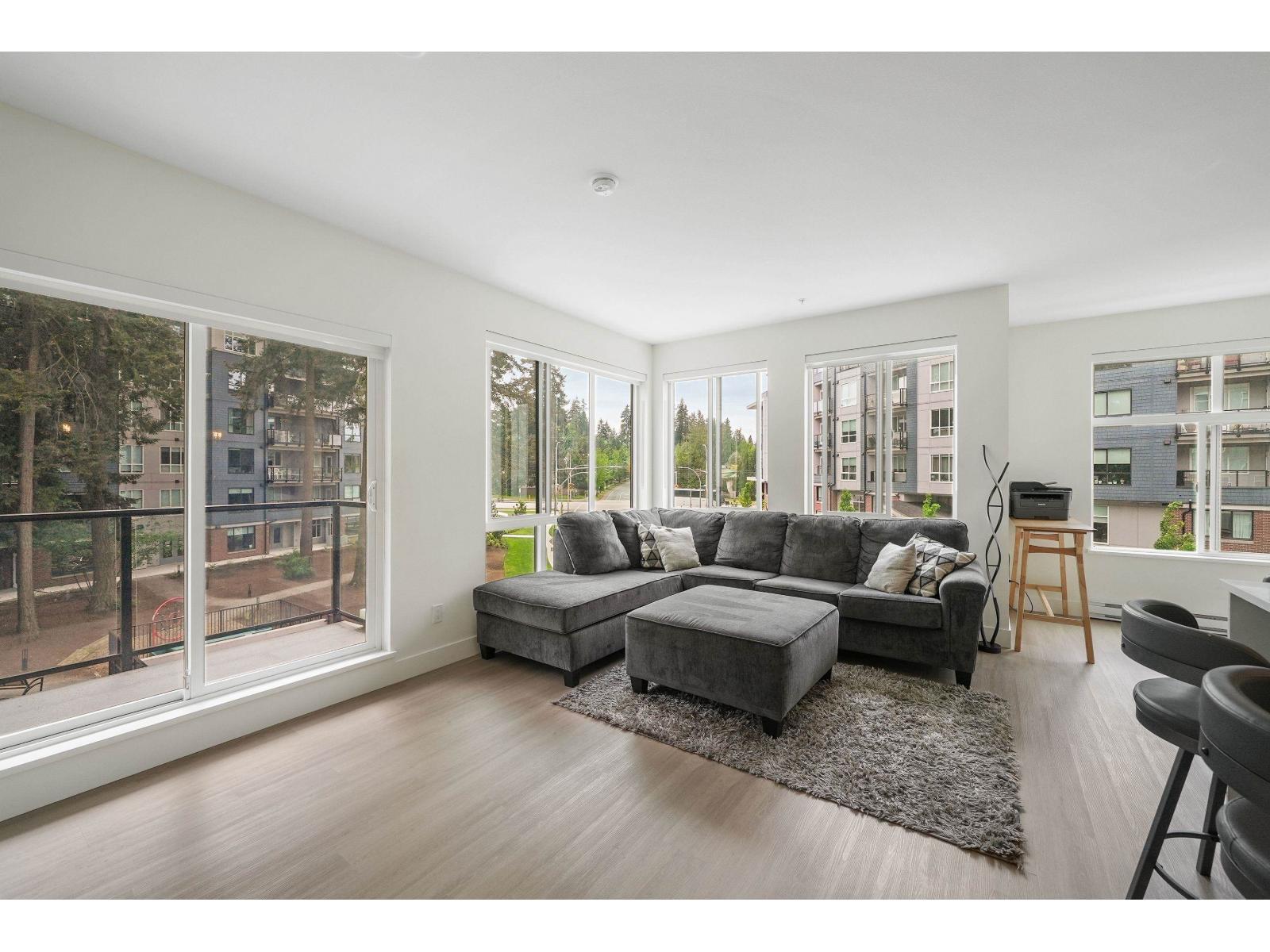 317 3528 146a Street Property Photo 9