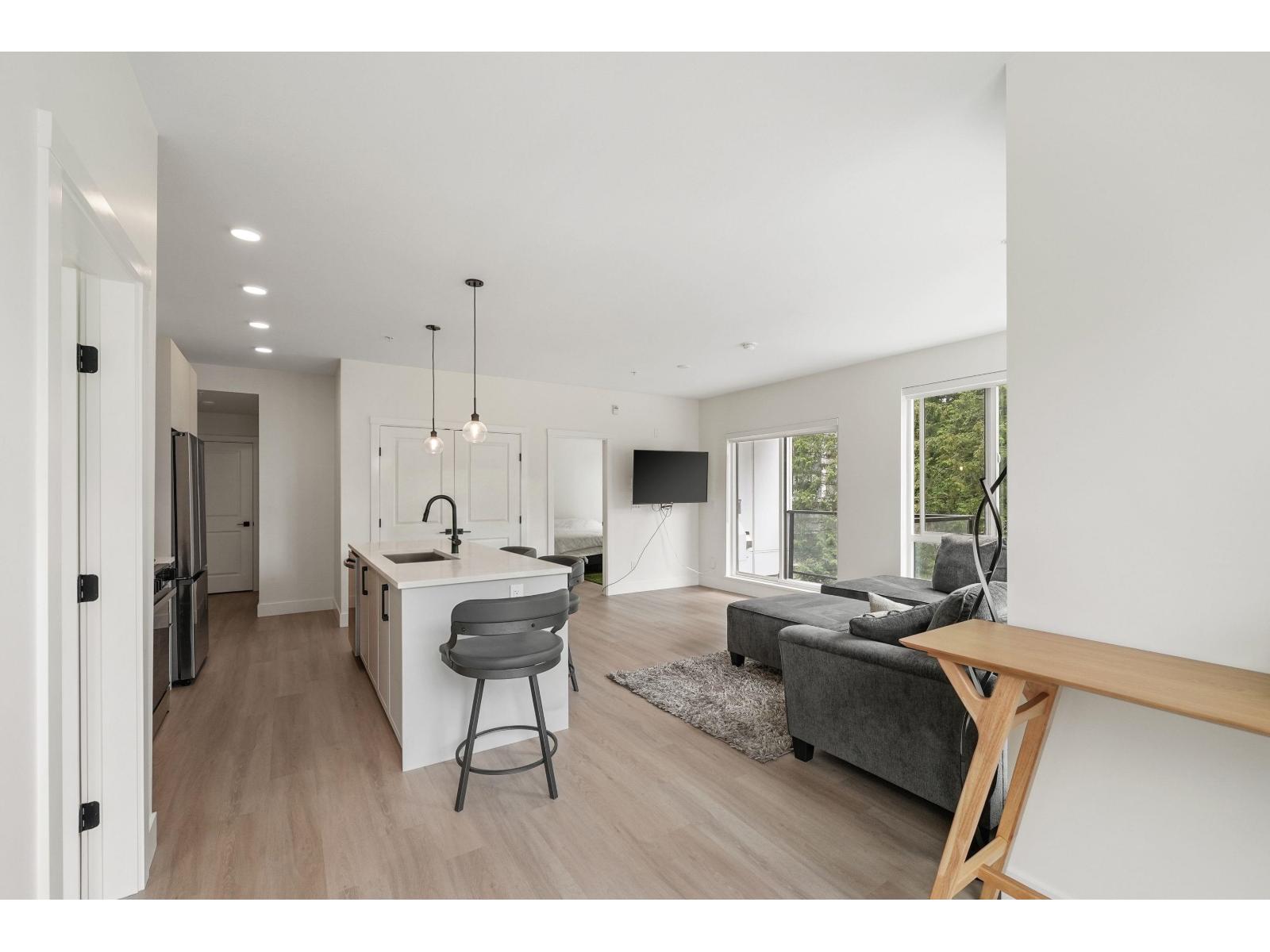 317 3528 146a Street Property Photo 17