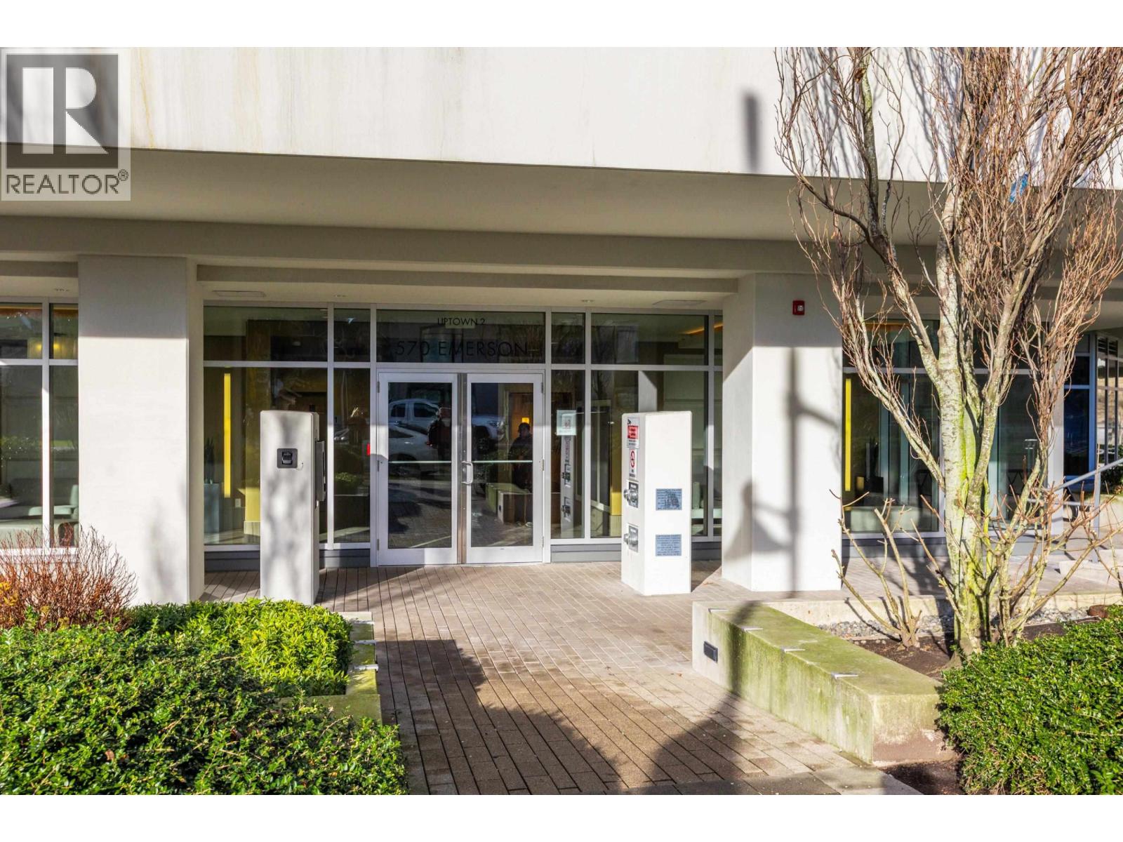 1402 570 Emerson Street Property Photo 2
