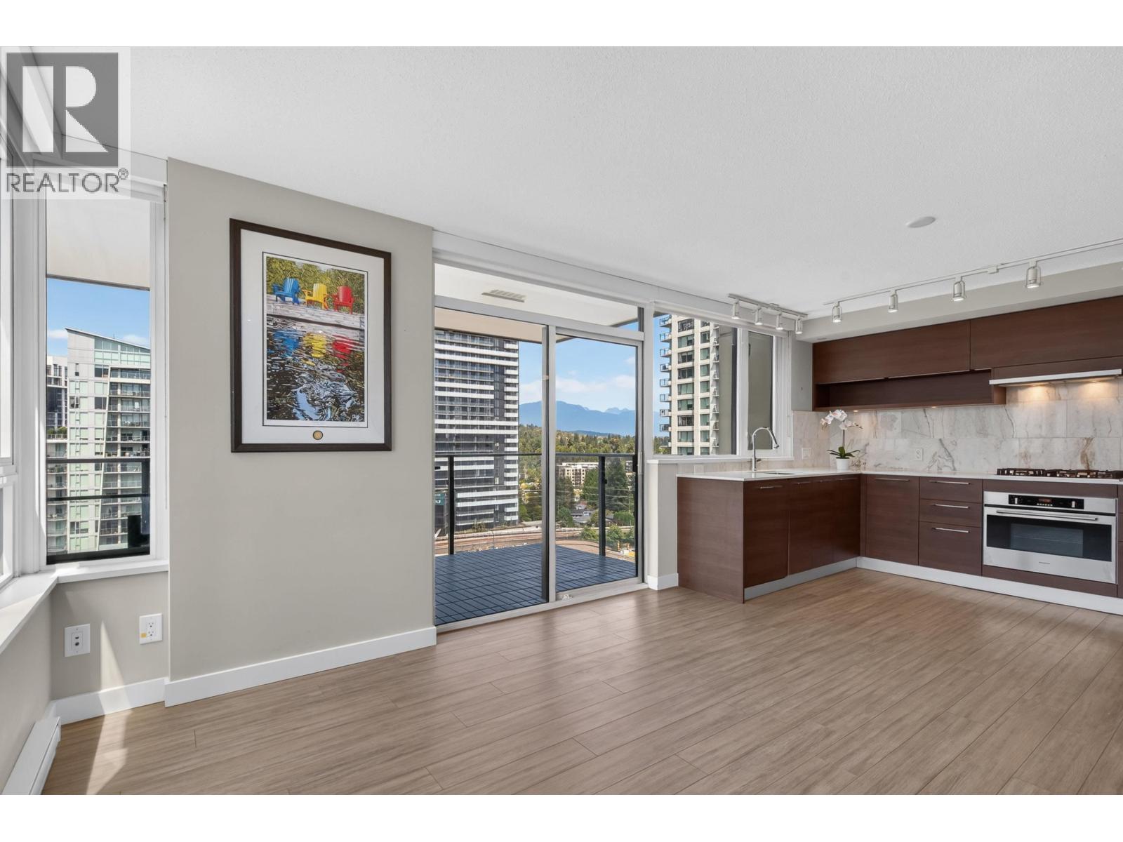 1402 570 Emerson Street Property Photo 5