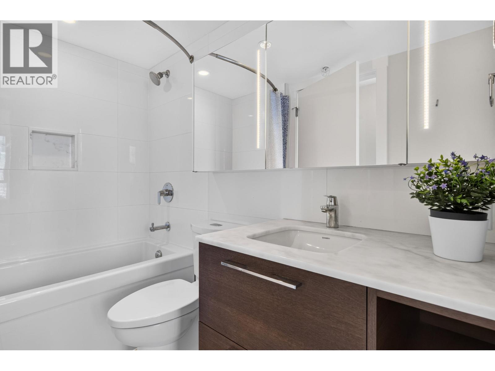 1402 570 Emerson Street Property Photo 10