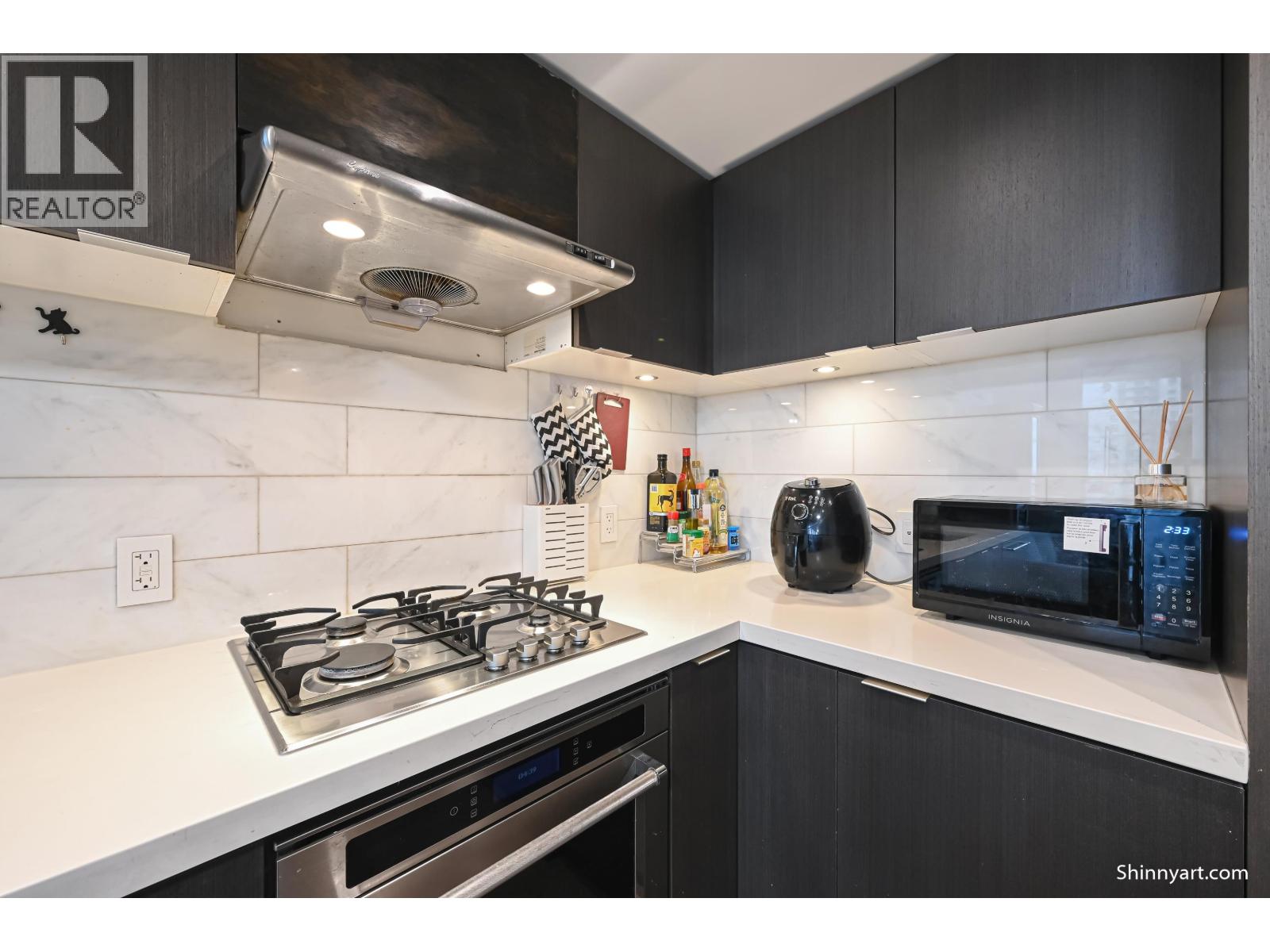 1409 8189 Cambie Street Property Photo 17