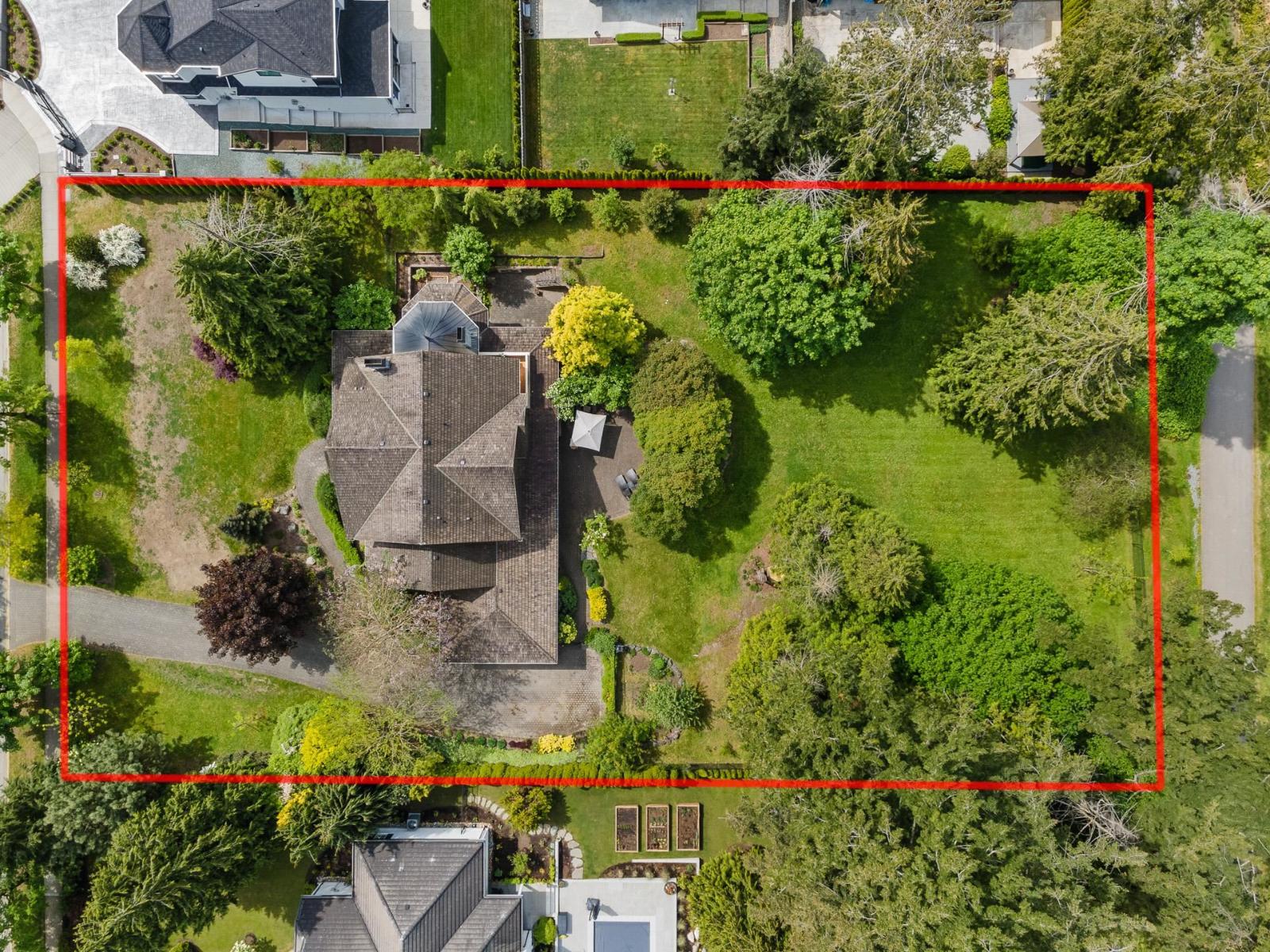 16211 29 Avenue Property Photo 2
