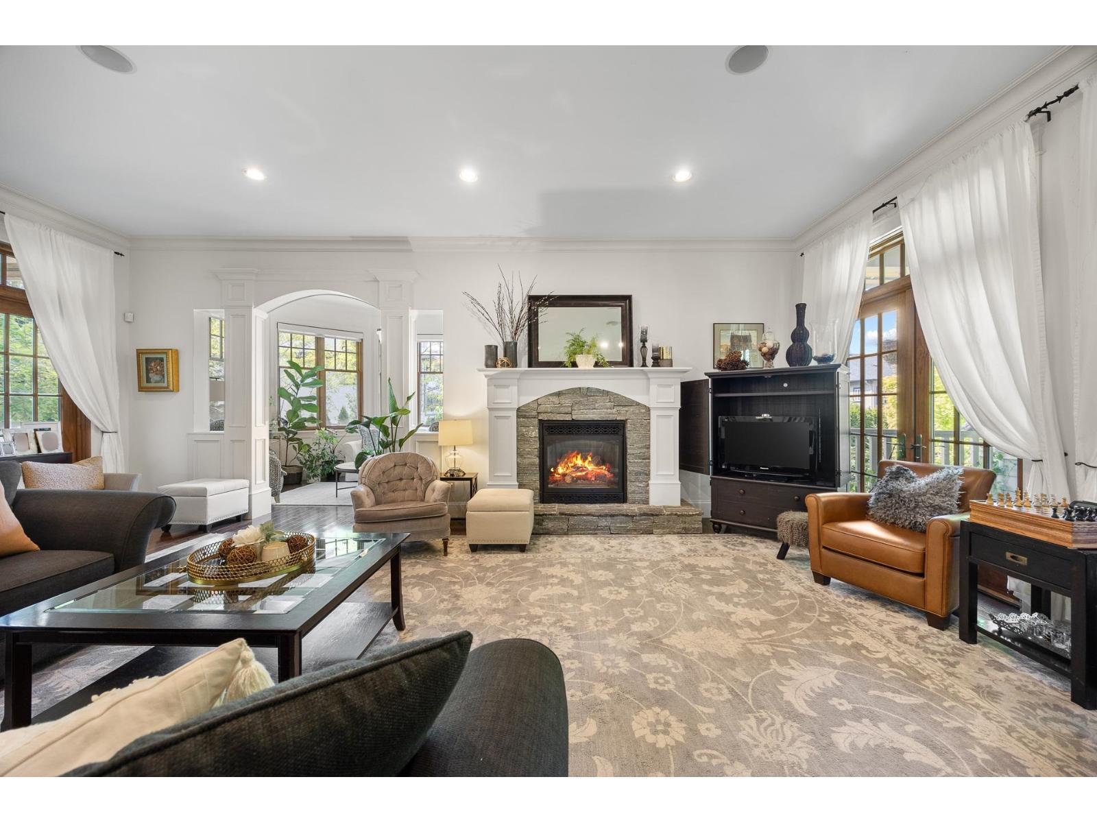 16211 29 Avenue Property Photo 6