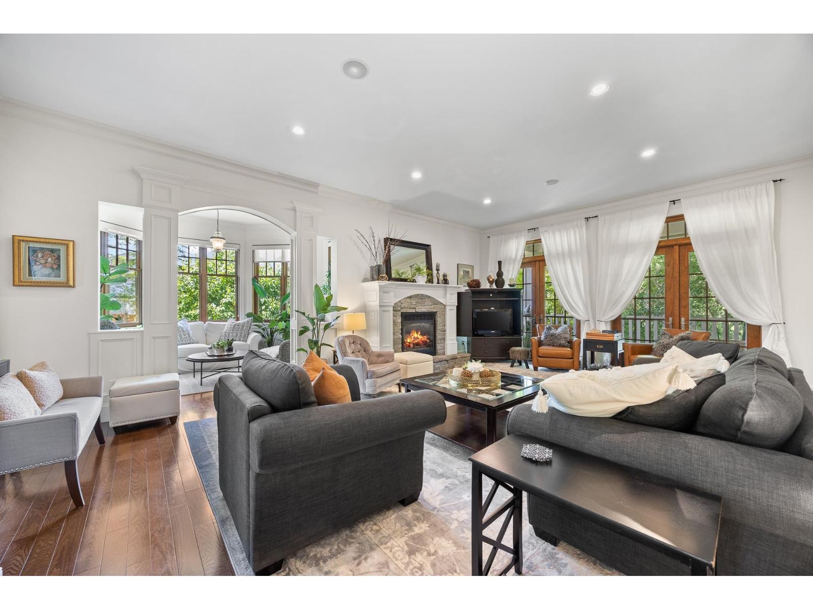 16211 29 Avenue Property Photo 7
