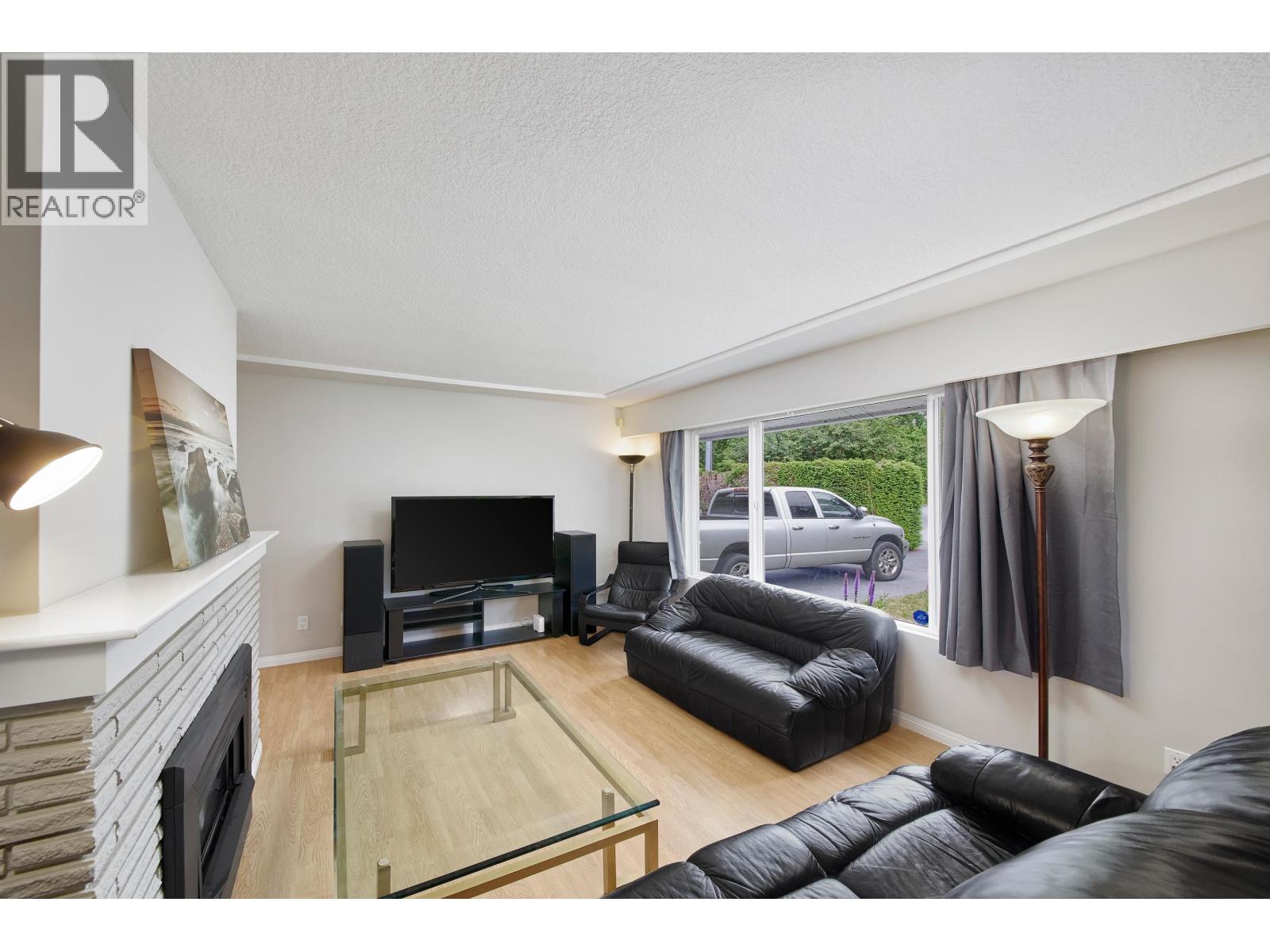 12209 Skillen Street Property Photo 6
