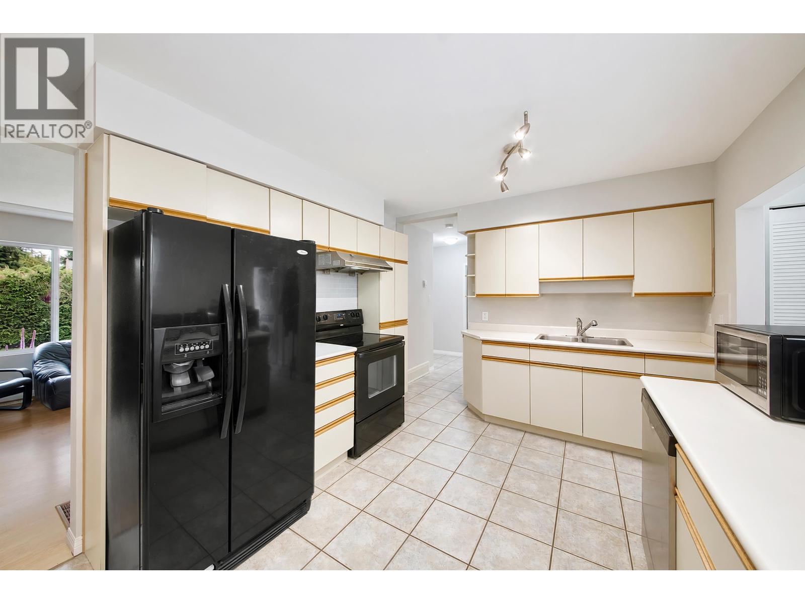 12209 Skillen Street Property Photo 8