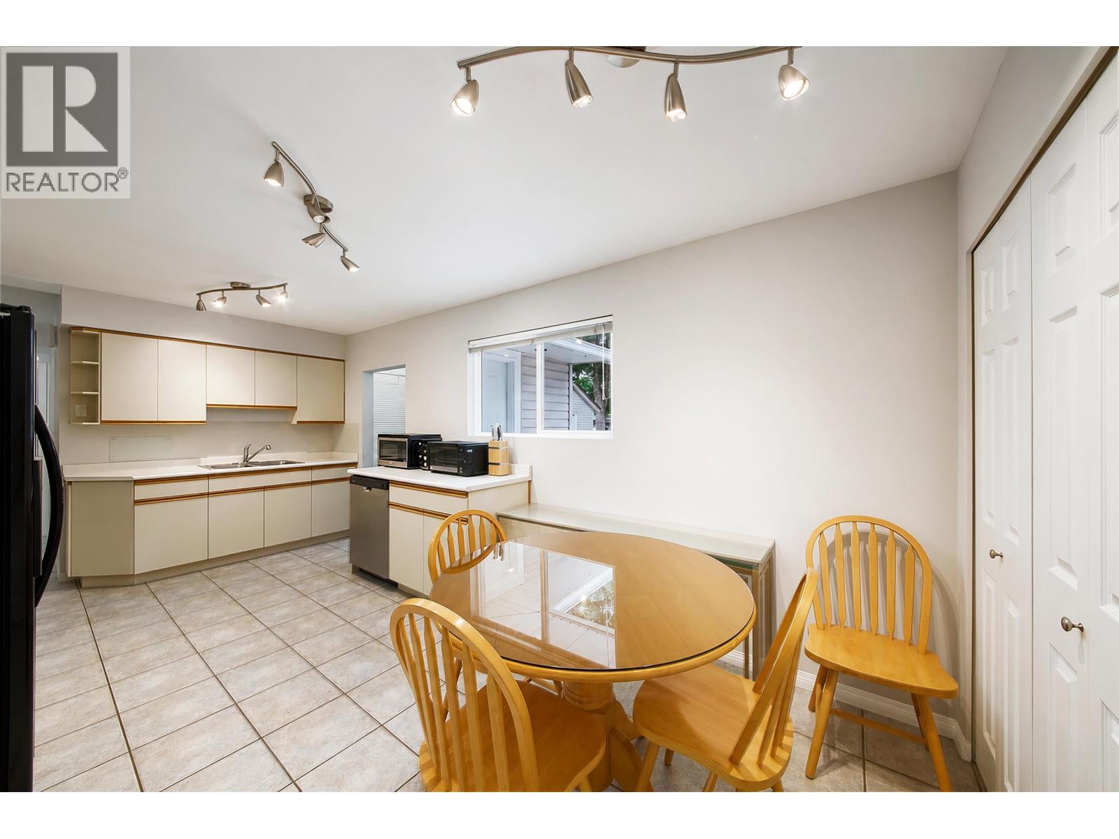 12209 Skillen Street Property Photo 9