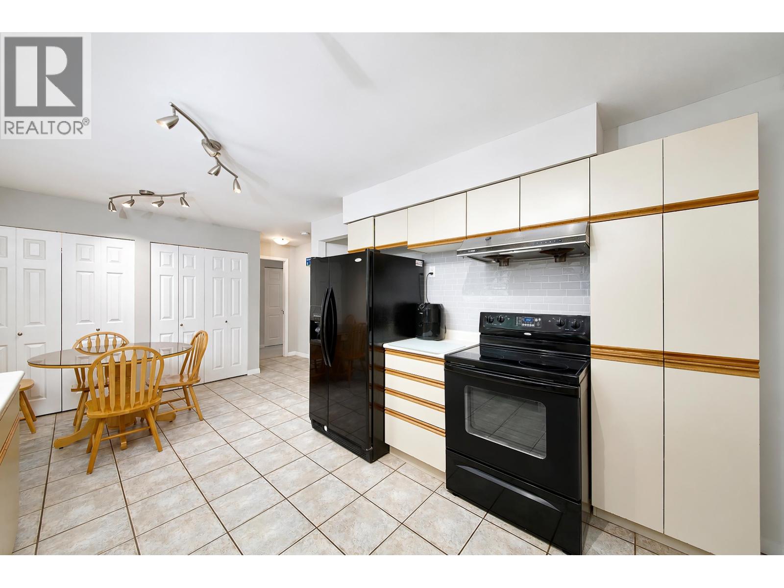 12209 Skillen Street Property Photo 10