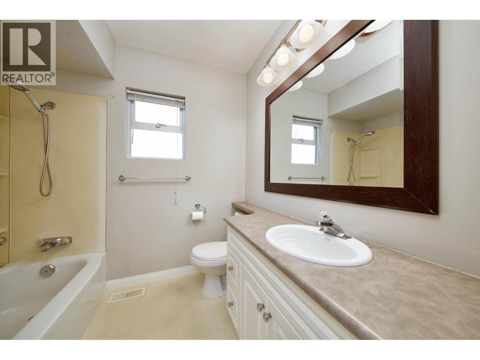 12209 Skillen Street Property Photo 14