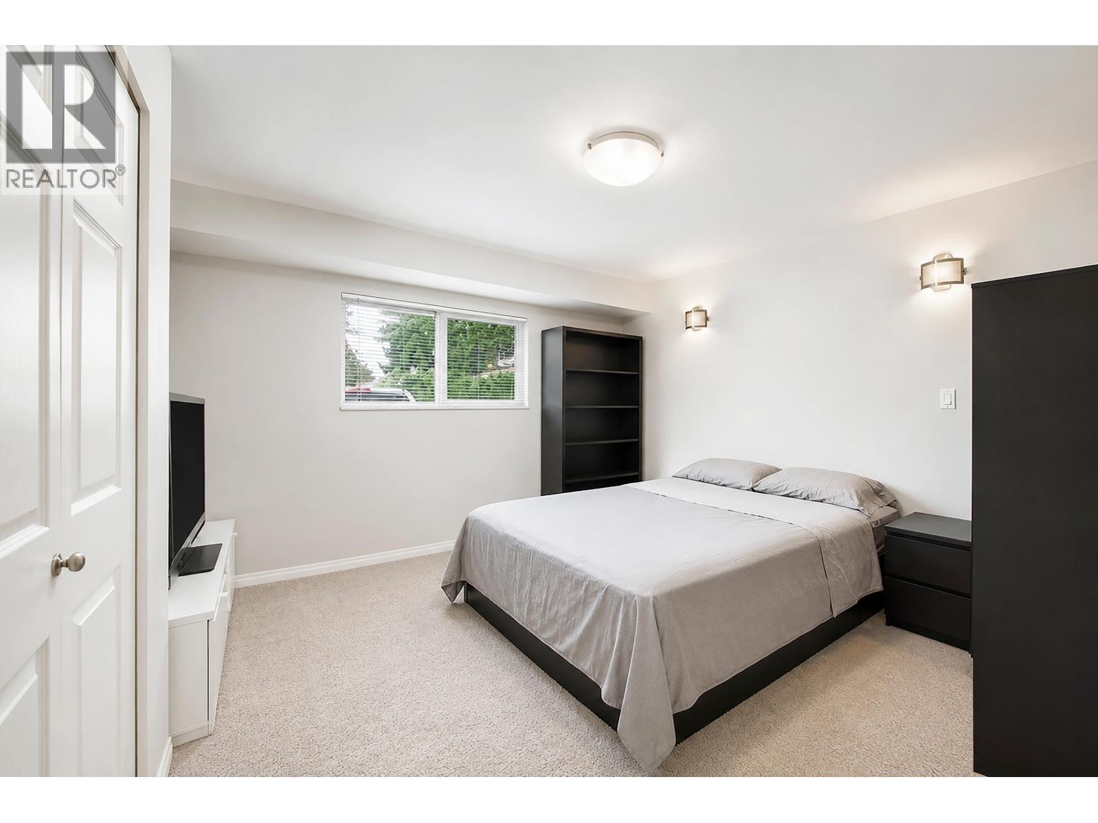 12209 Skillen Street Property Photo 16