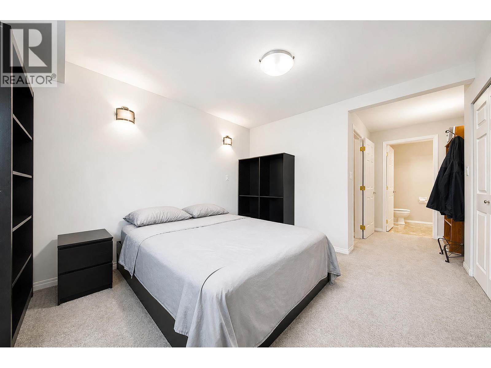12209 Skillen Street Property Photo 17