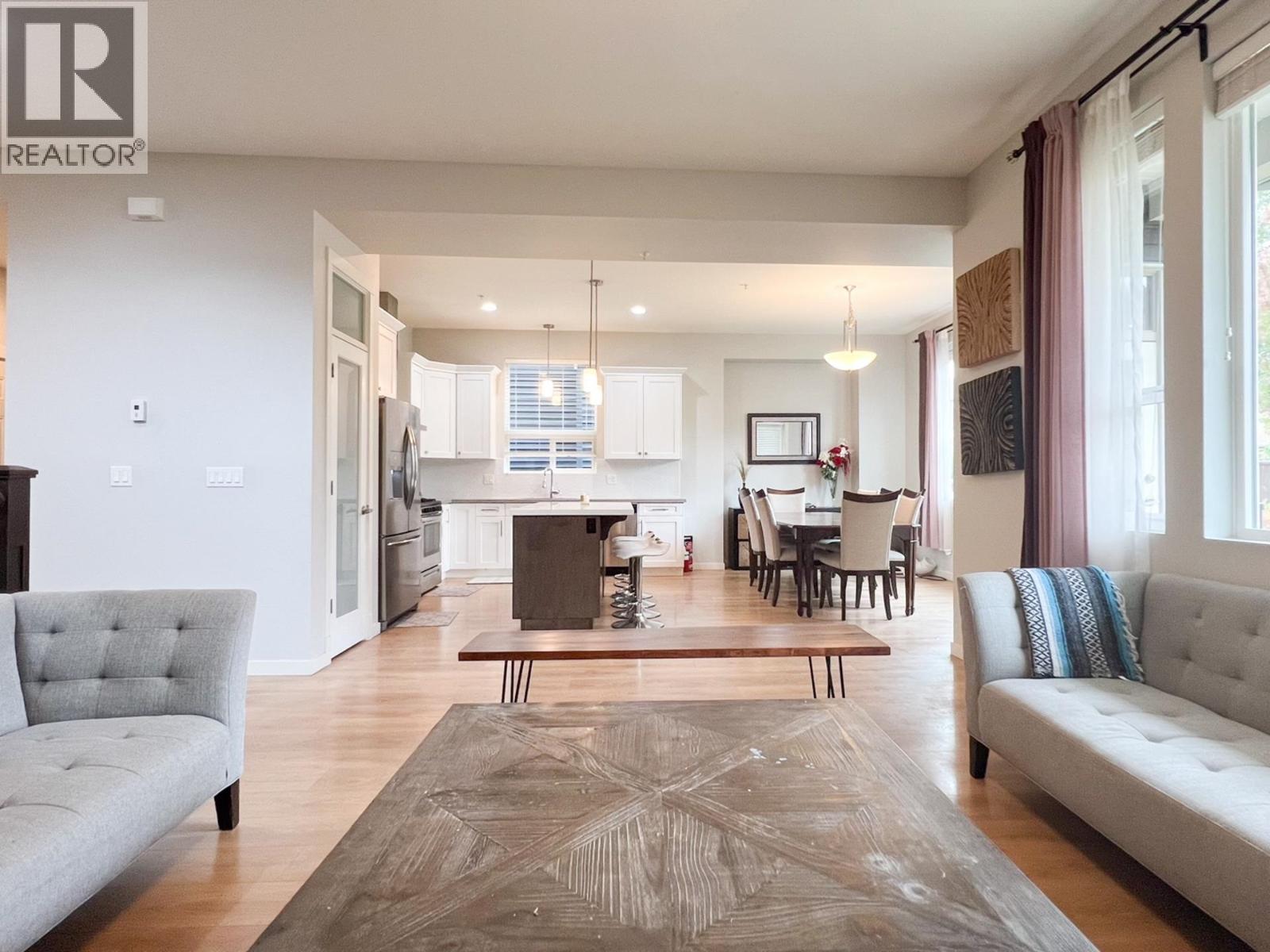 11222 243b Street Property Photo 6