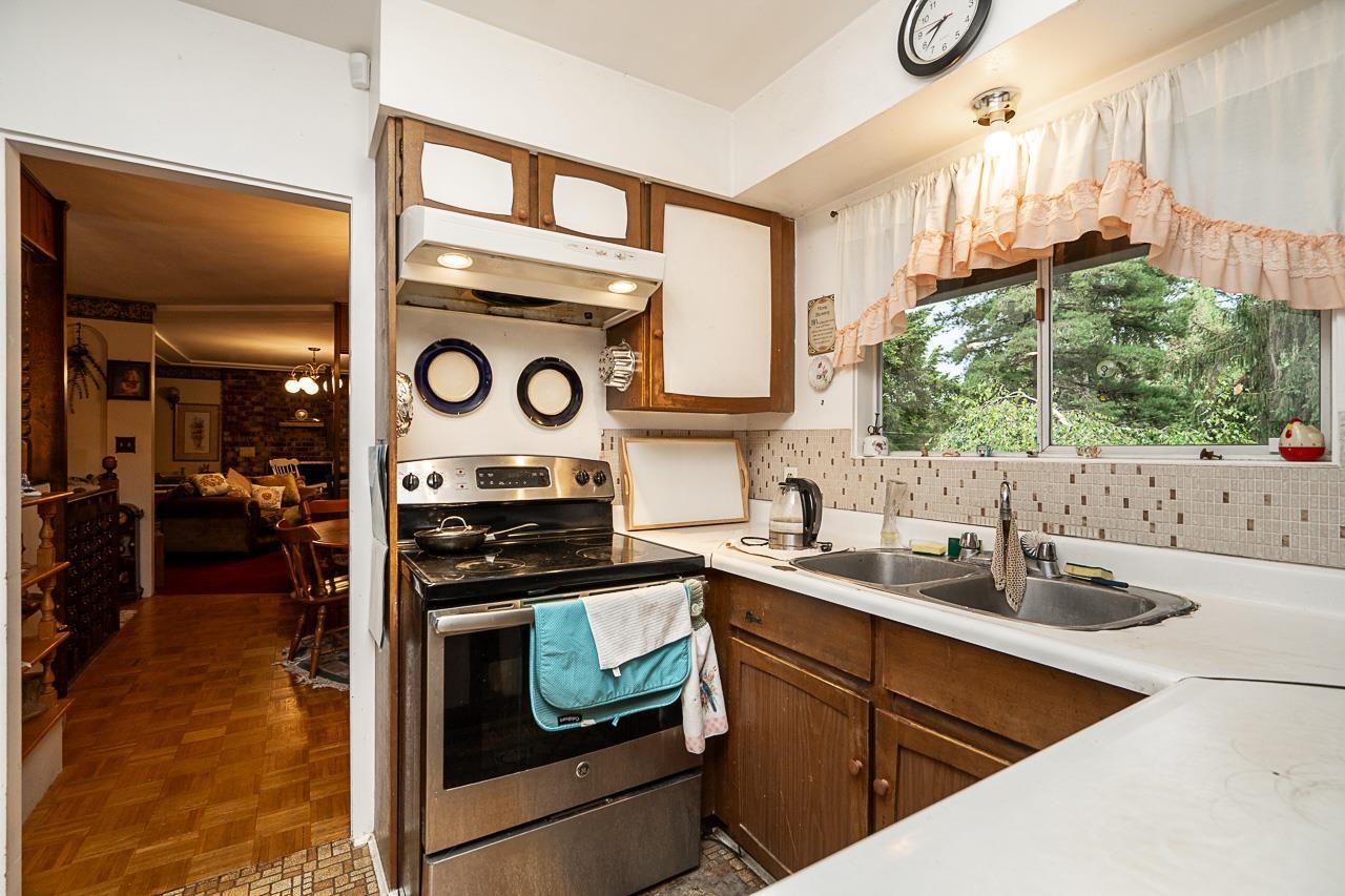 20088 Fernridge Crescent Property Photo 9