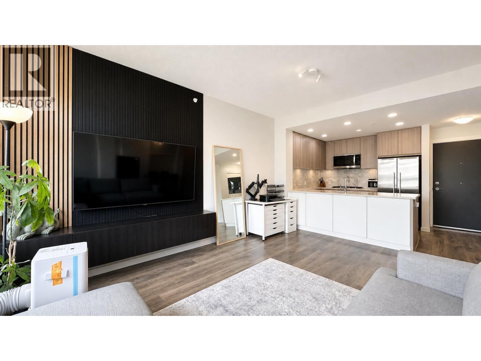 610 3289 Riverwalk Avenue Property Photo 4