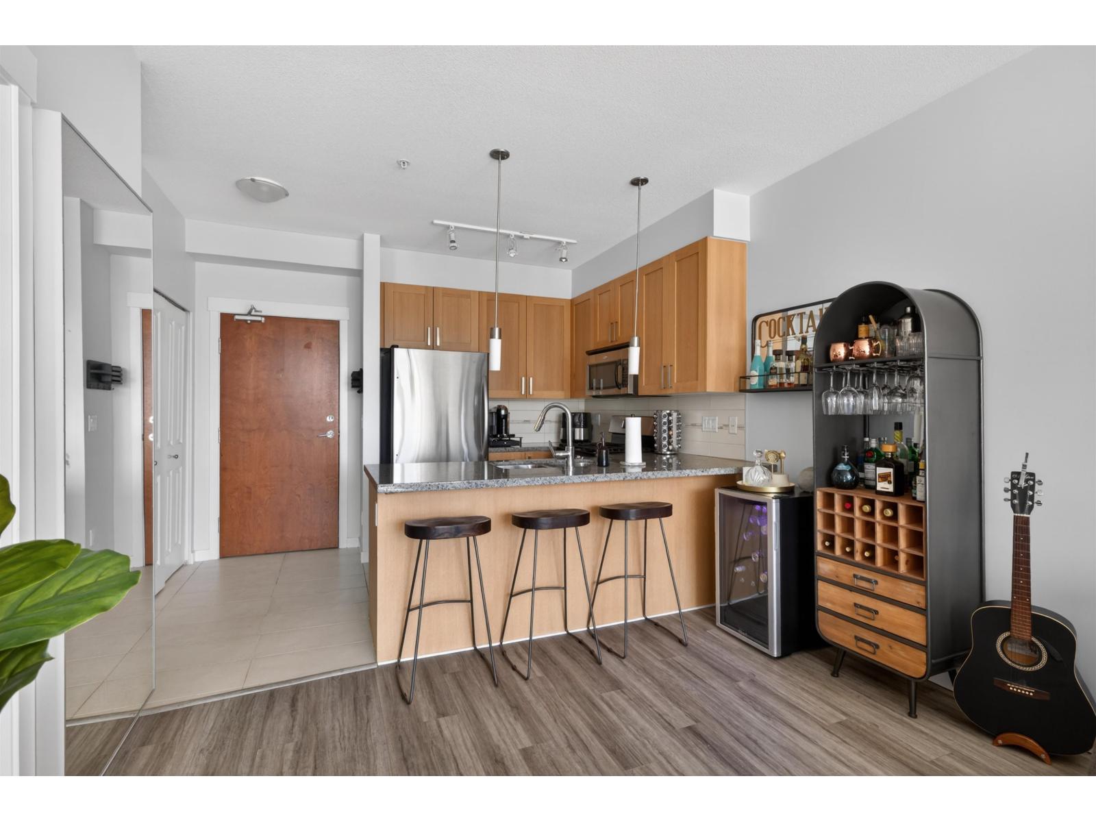 329 15918 26 Avenue Property Photo 7
