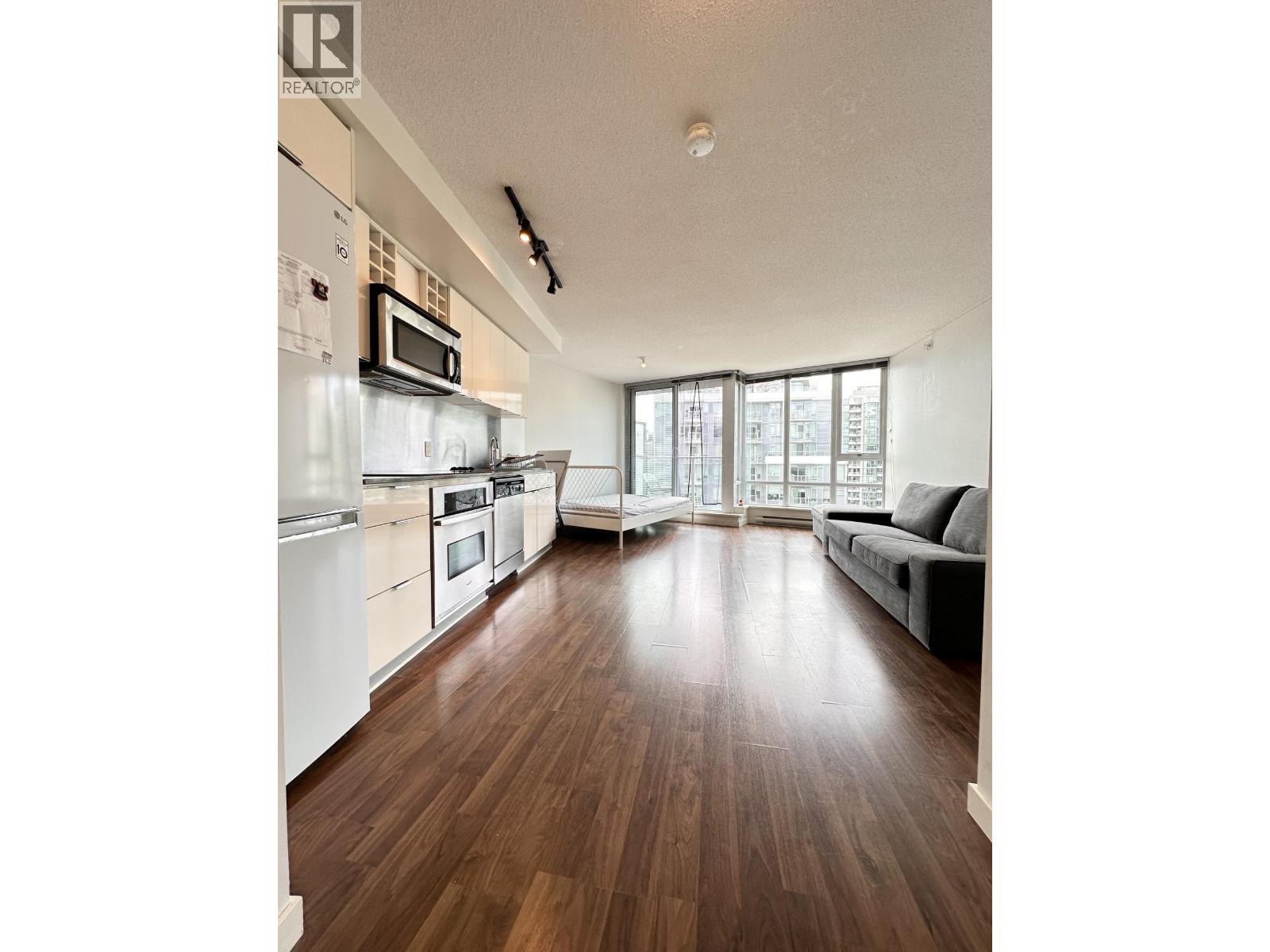 2108 233 Robson Street Property Photo 4