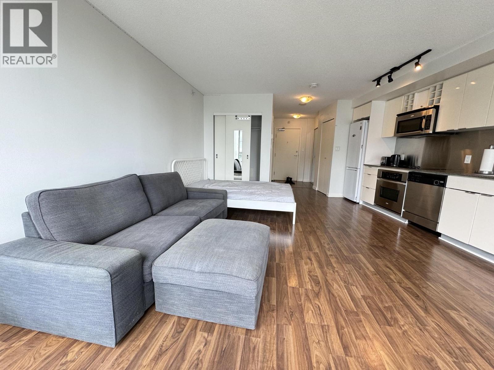 2108 233 Robson Street Property Photo 5