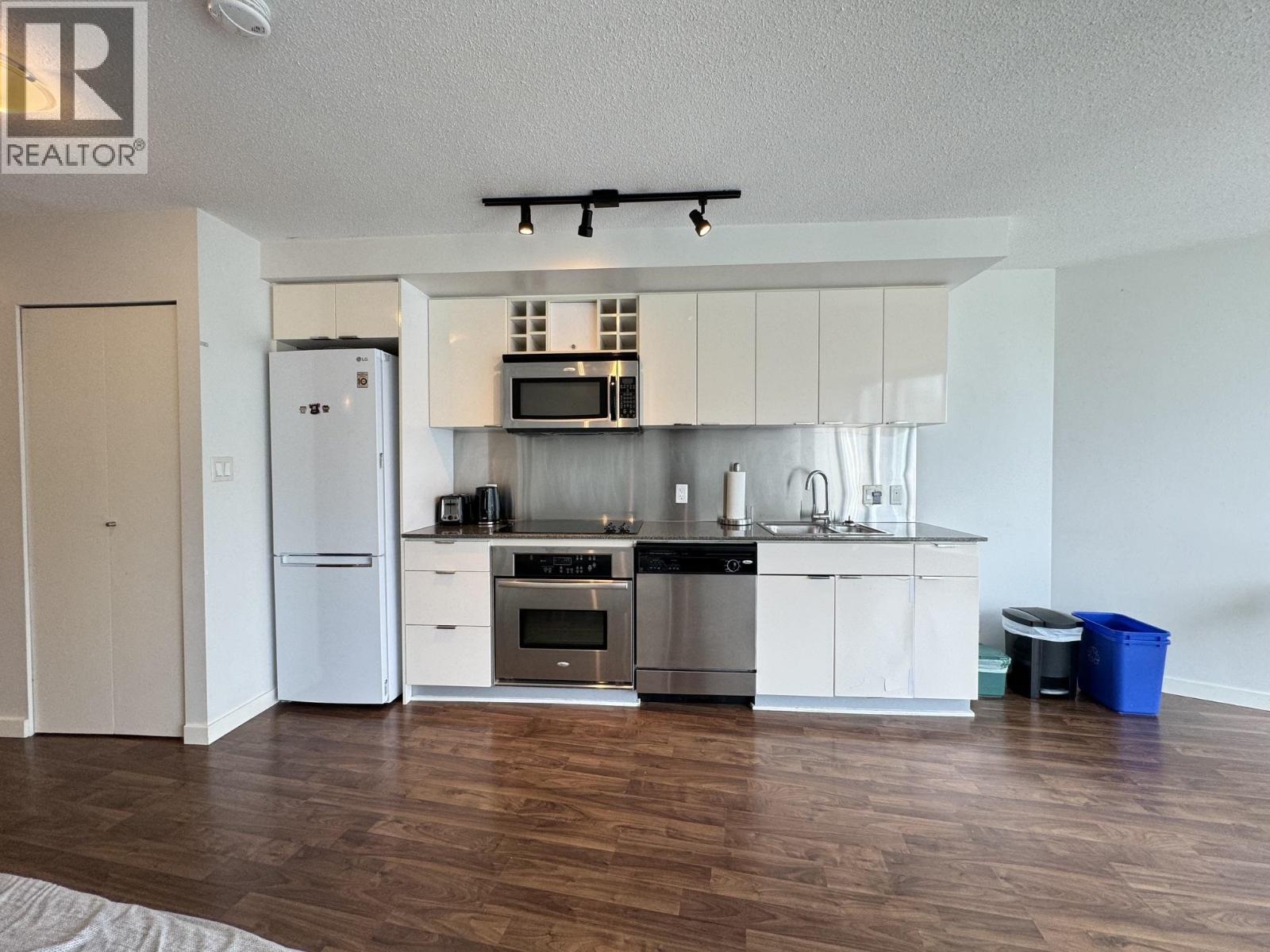 2108 233 Robson Street Property Photo 7
