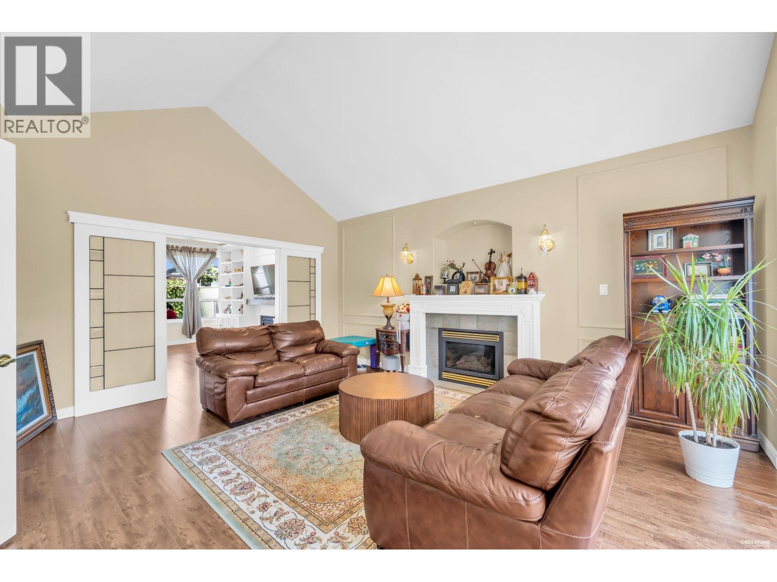 6231 Dunsmuir Crescent Property Photo 4