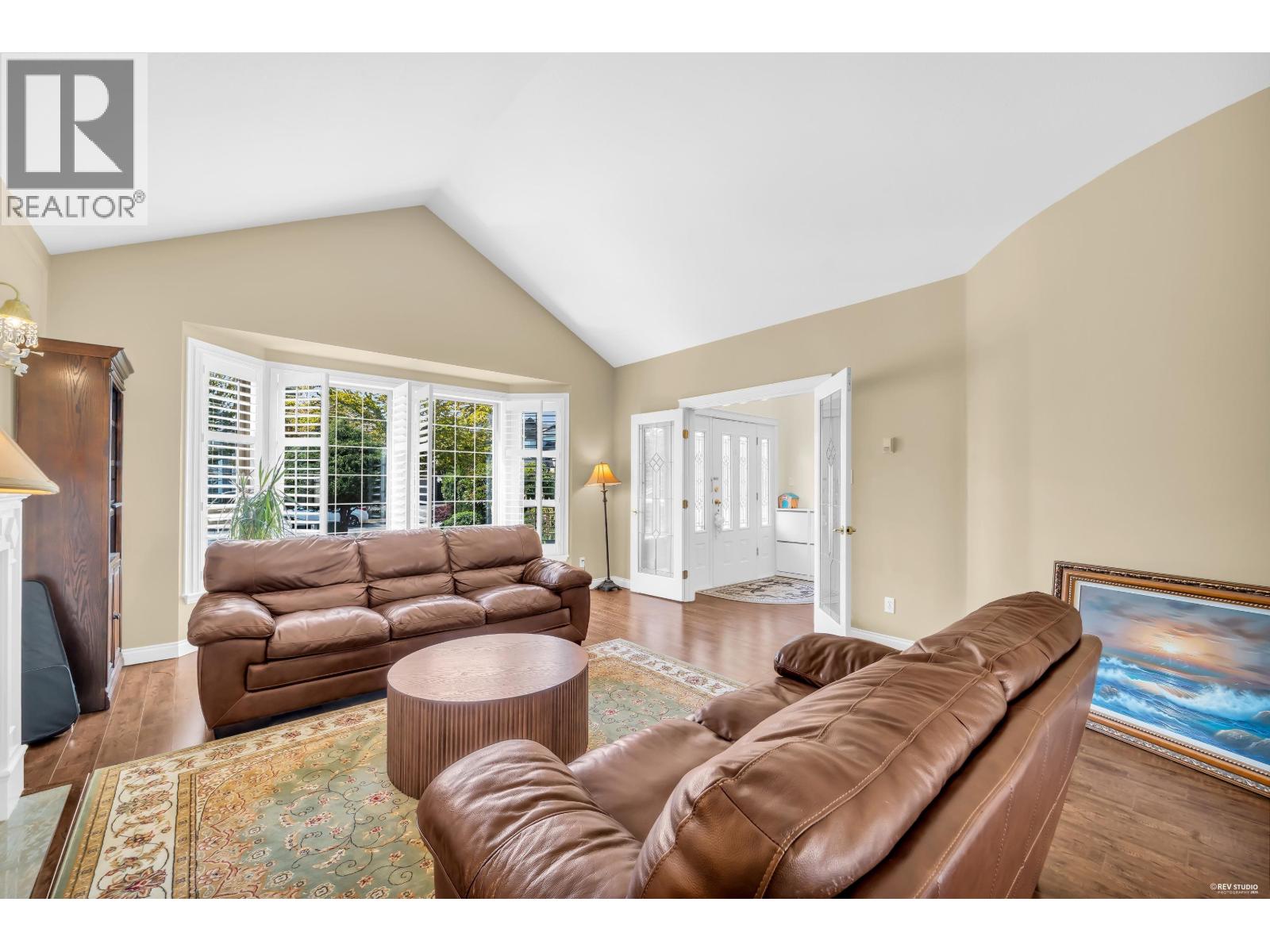 6231 Dunsmuir Crescent Property Photo 5
