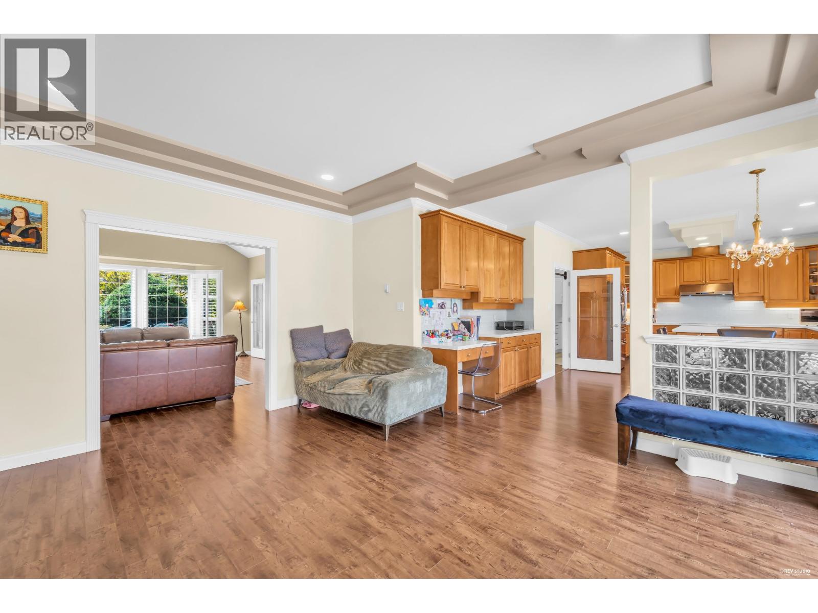 6231 Dunsmuir Crescent Property Photo 10