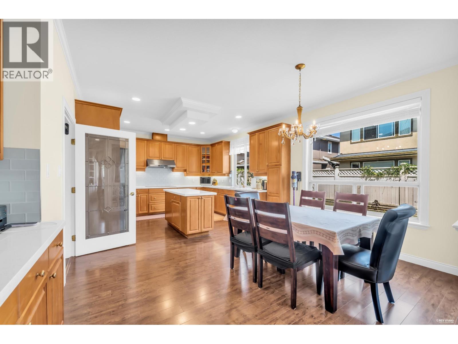 6231 Dunsmuir Crescent Property Photo 12