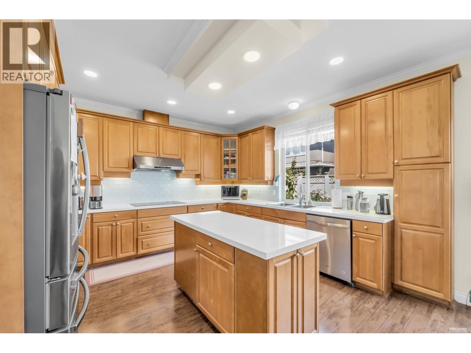 6231 Dunsmuir Crescent Property Photo 14