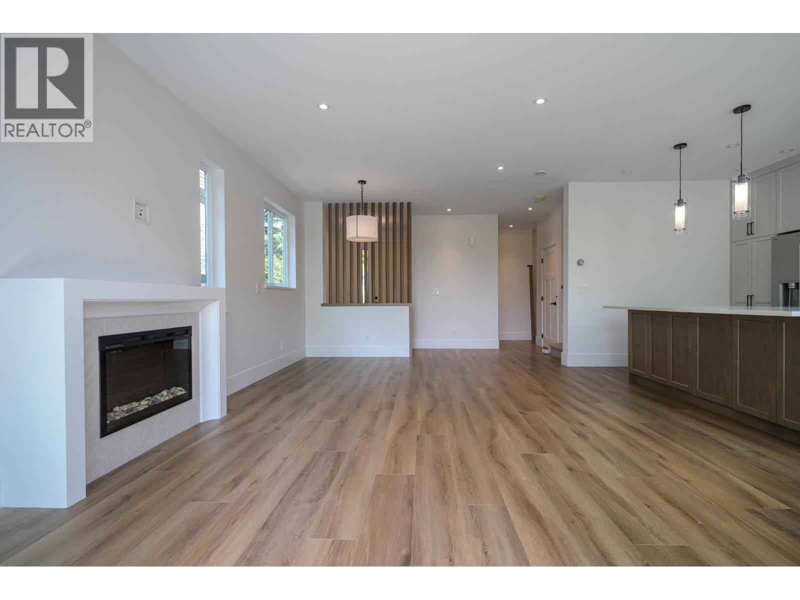 4884 42a Avenue Property Photo 5