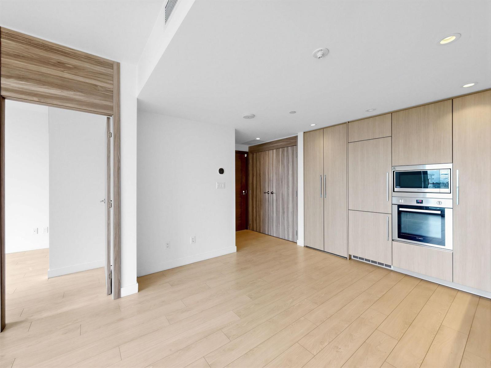 3106 9887 Whalley Boulevard Property Photo 11