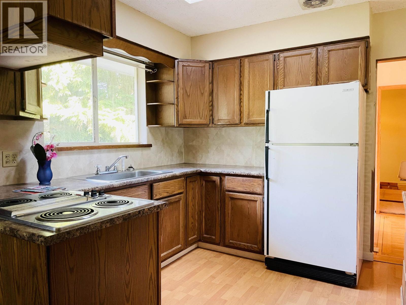 697 Fairview Street Property Photo 4
