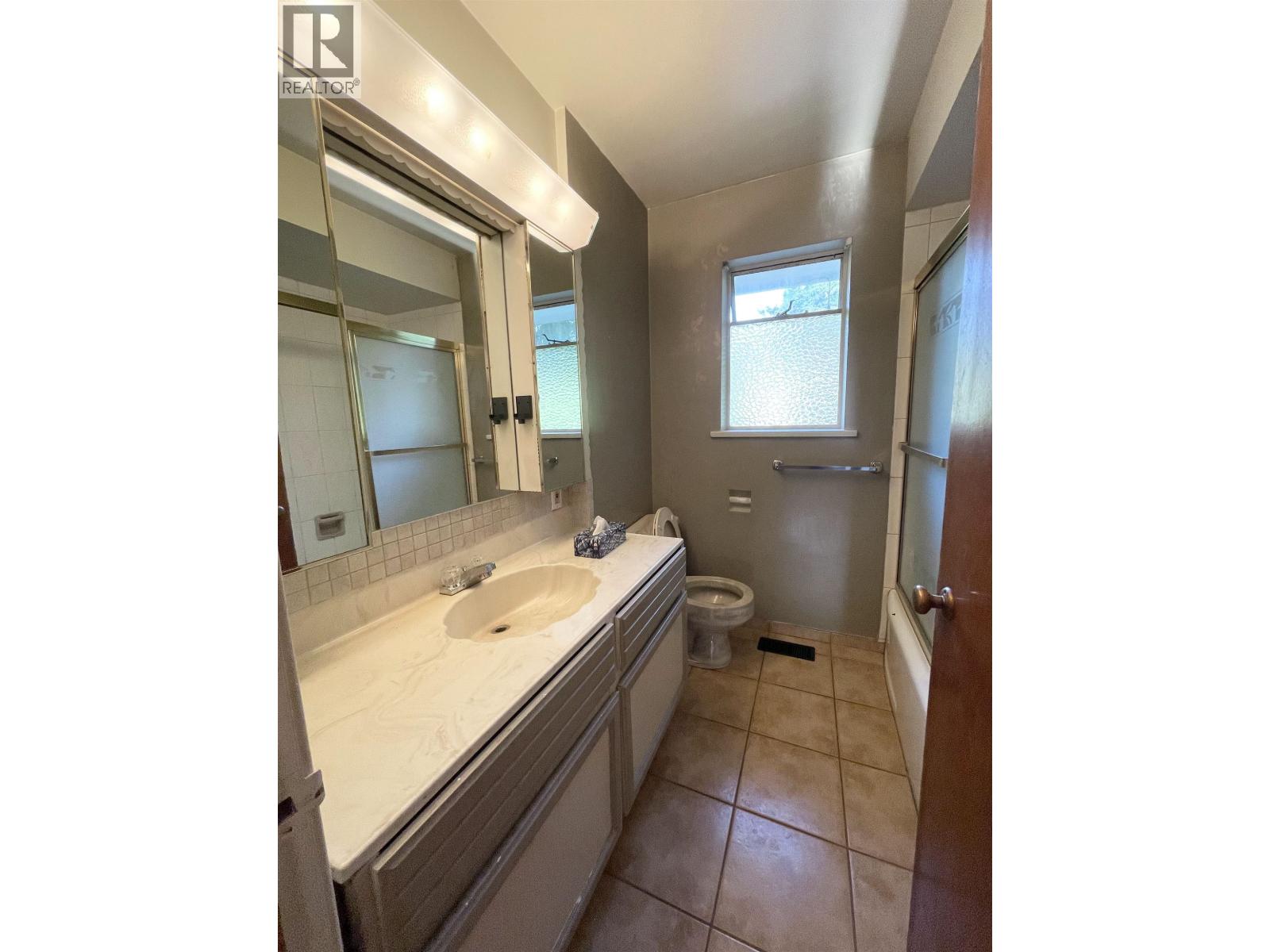 697 Fairview Street Property Photo 6