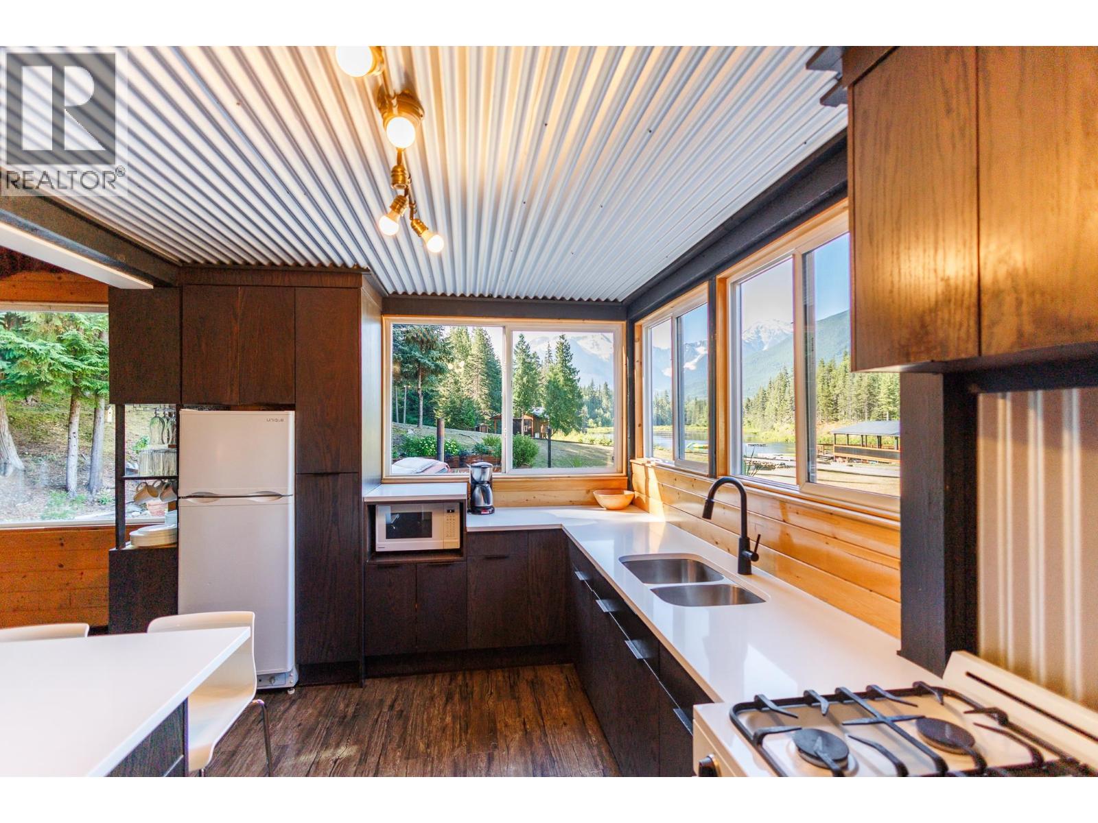 20519 16 Highway Property Photo 9