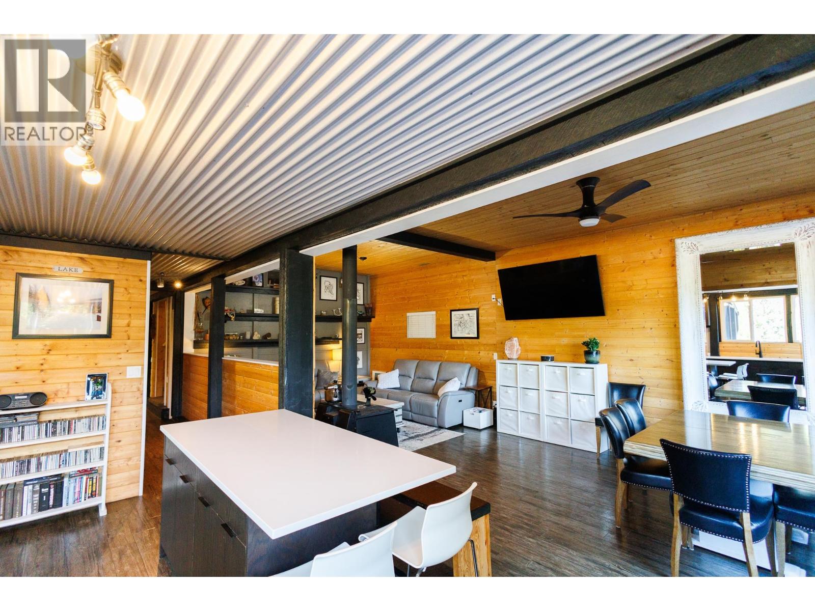 20519 16 Highway Property Photo 11
