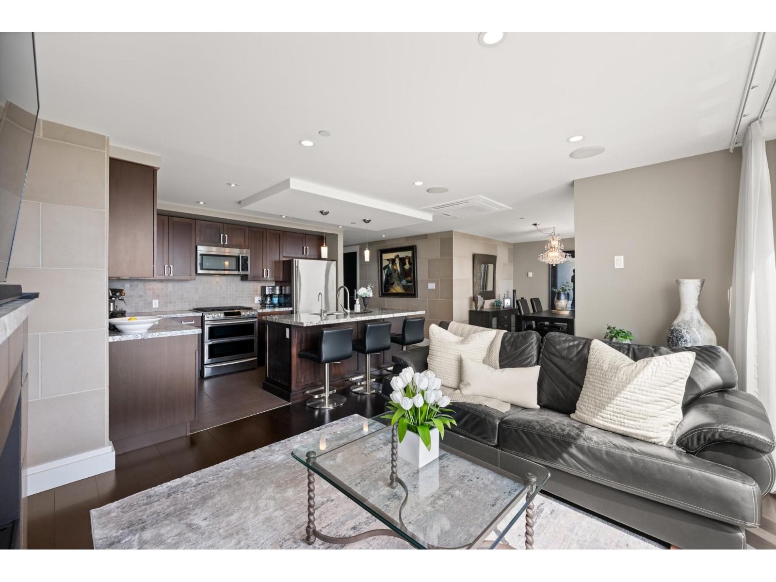 201 15097 Marine Drive Property Photo 4