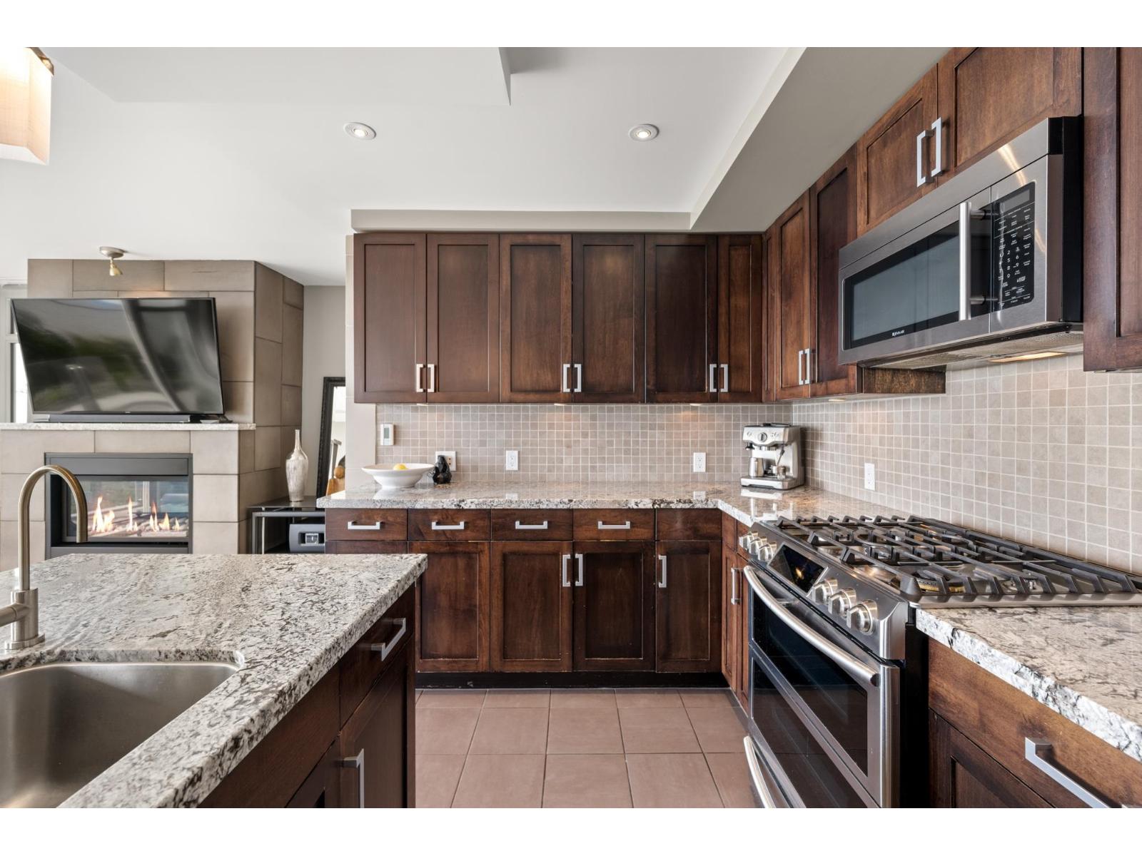 201 15097 Marine Drive Property Photo 7