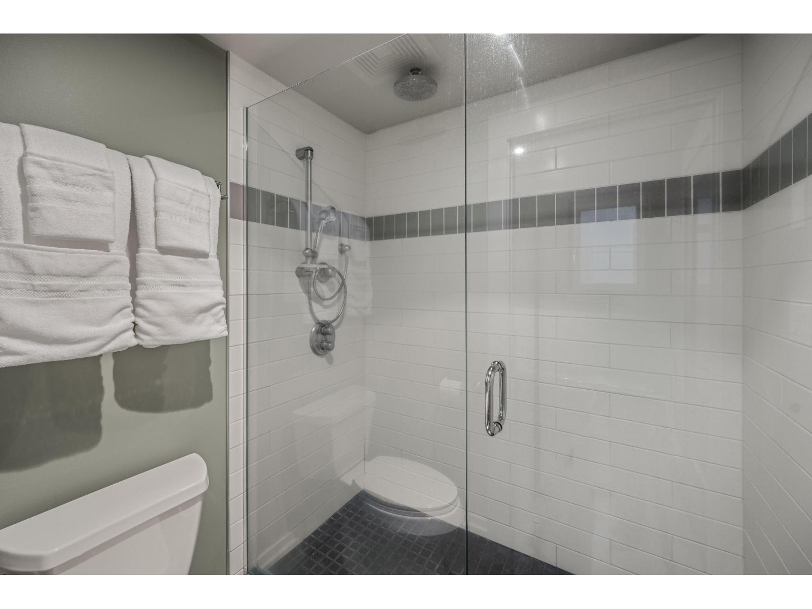 201 15097 Marine Drive Property Photo 28