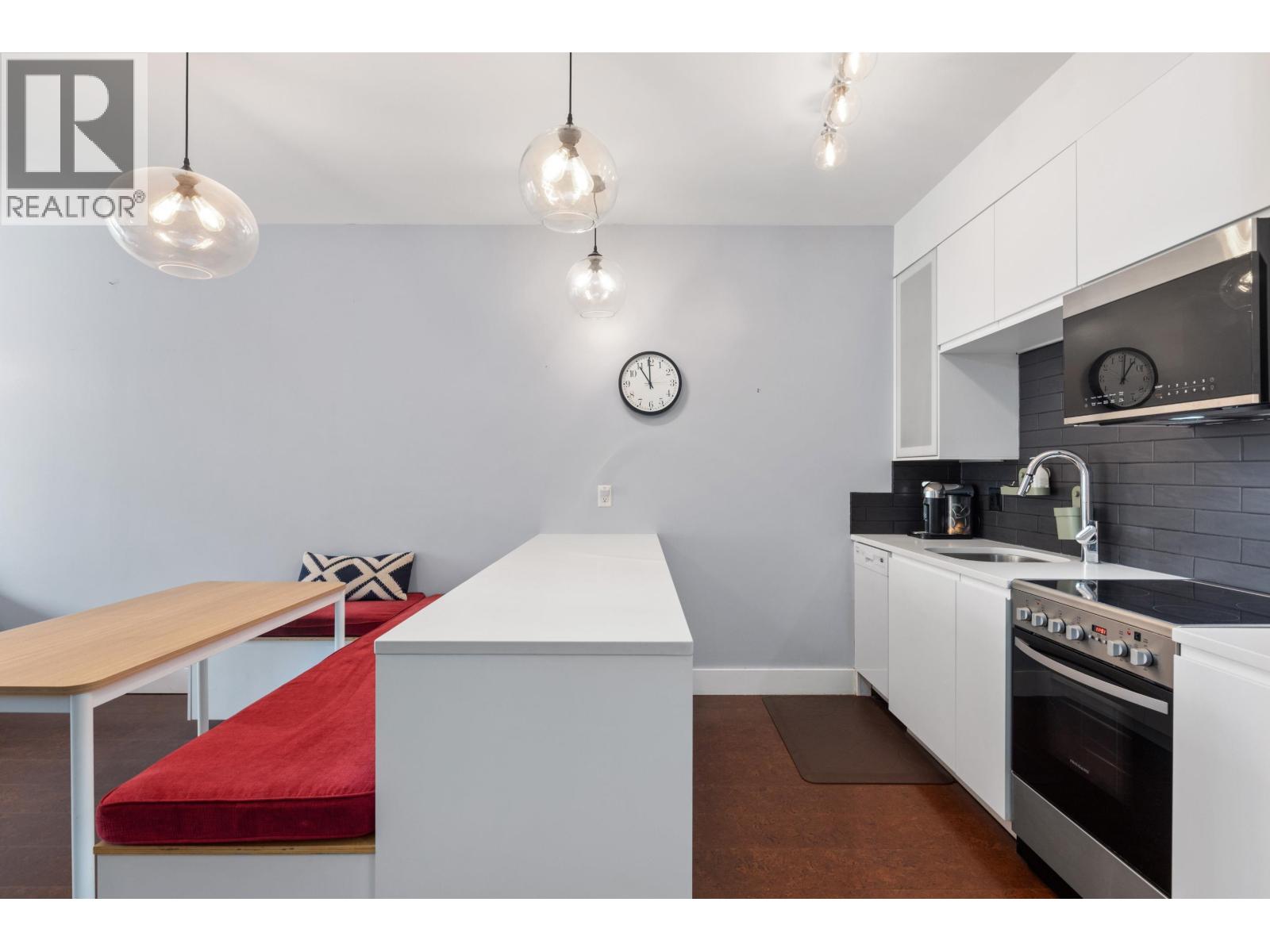 205 7330 Arbutus Street Property Photo 8