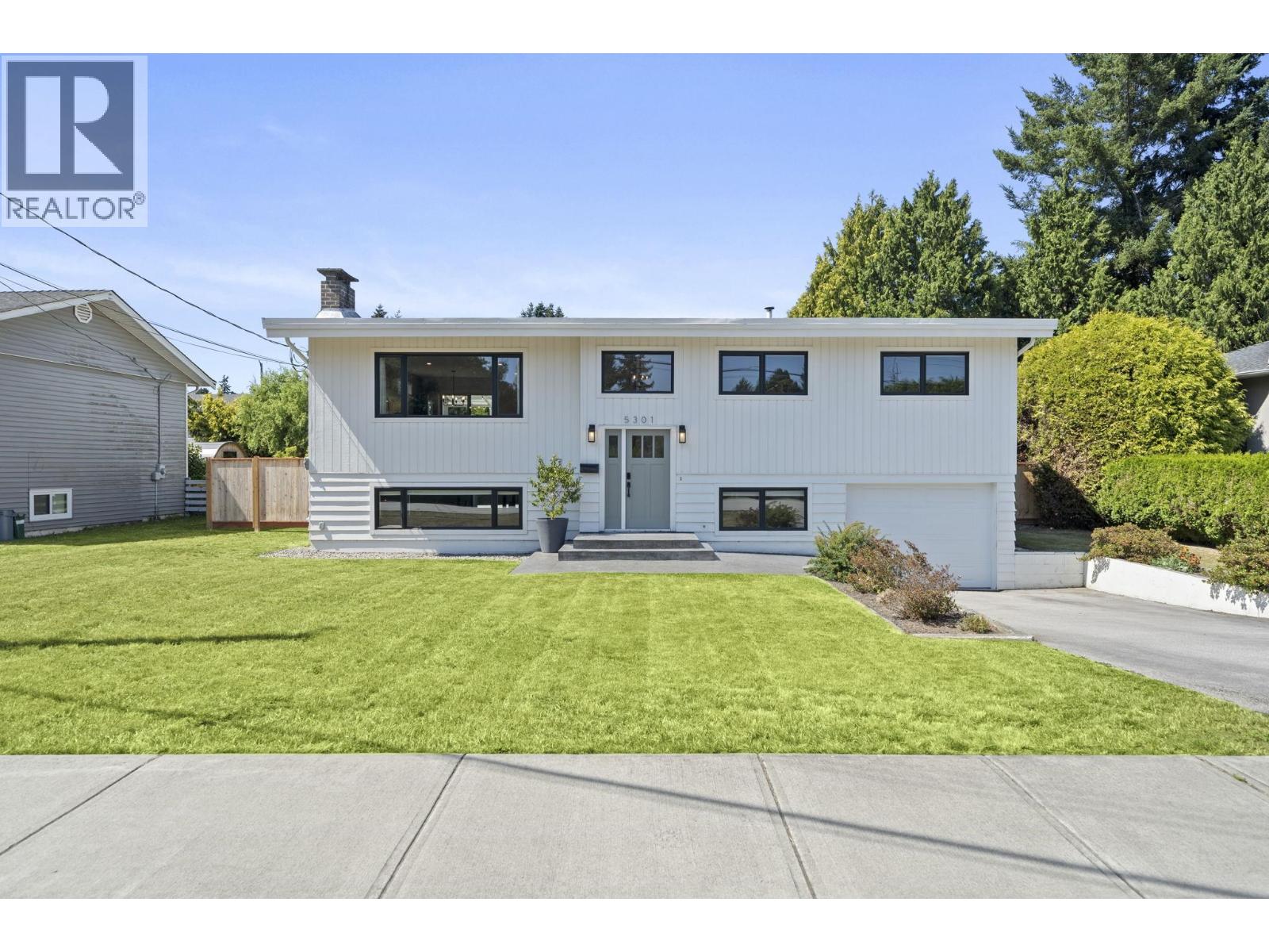 5301 10a Avenue Property Photo 1
