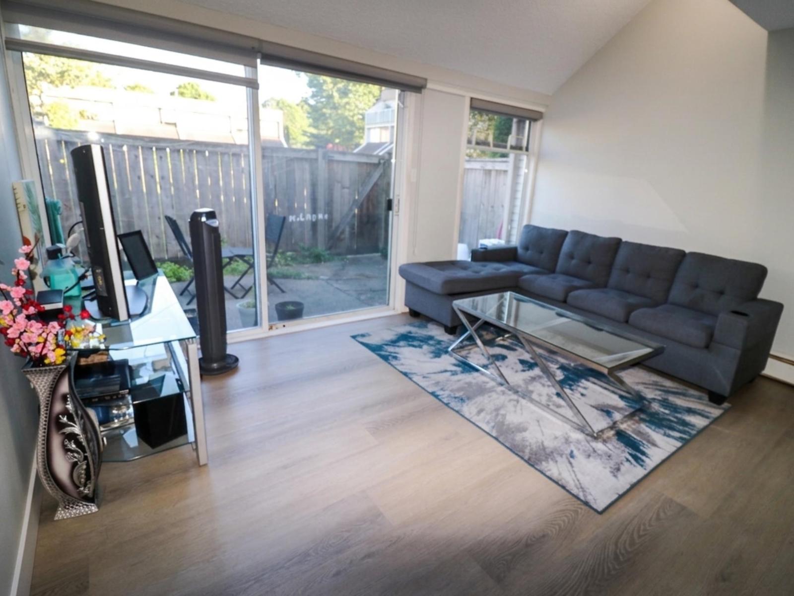 35 17706 60 Avenue Property Photo 2